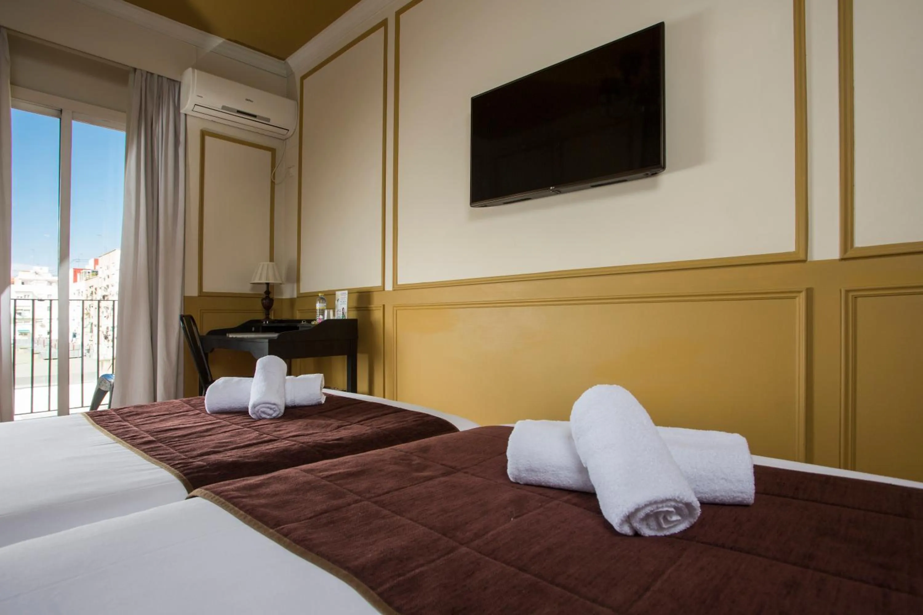 Twin Room in Olympia Consul del Mar