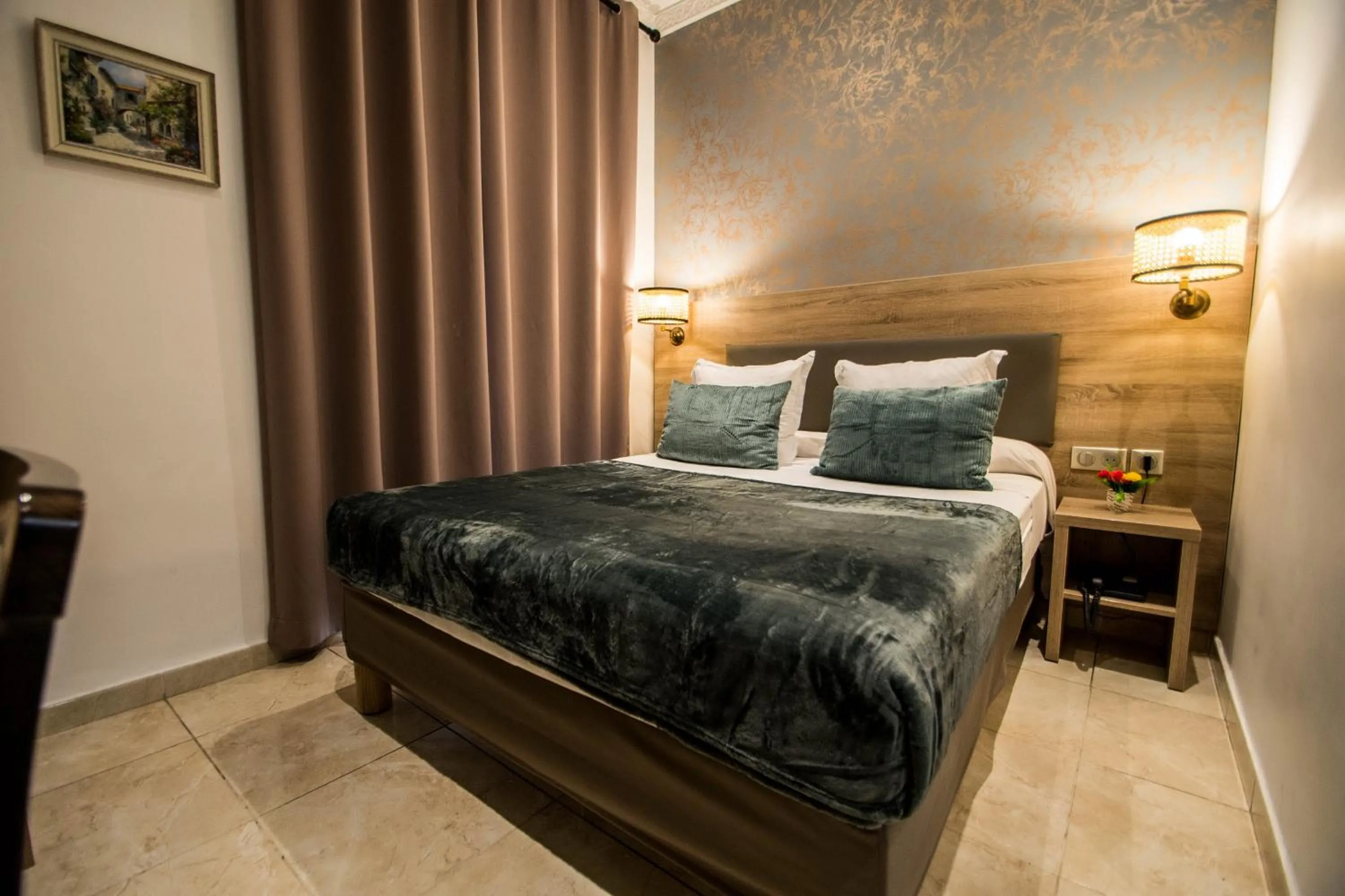 Double Room in Hôtel Parisien