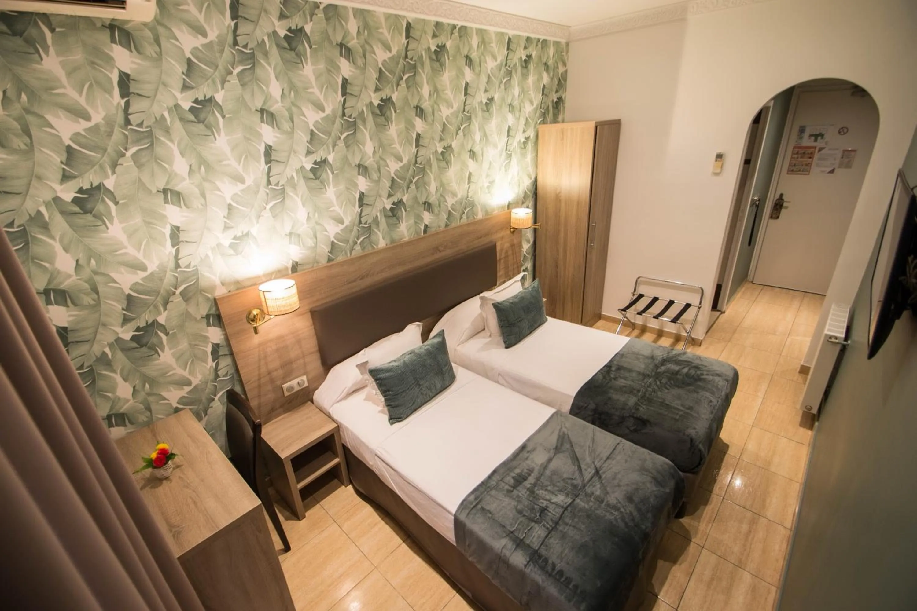 Twin Room in Hôtel Parisien