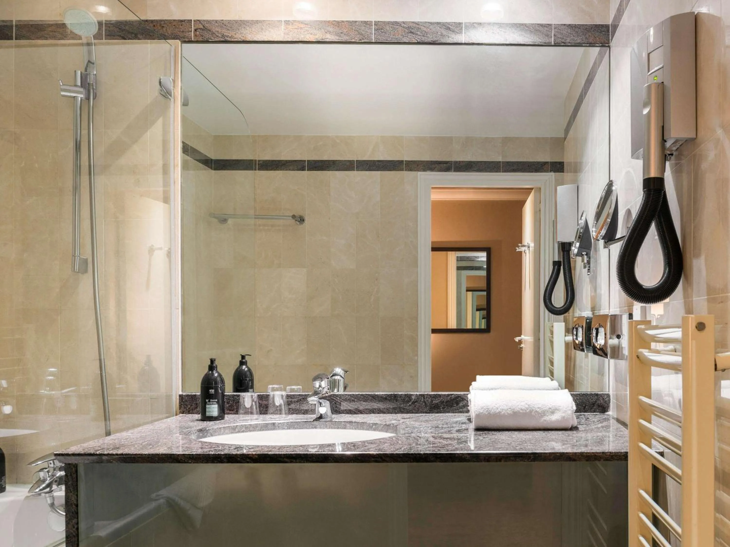 Studio (2 Adults) in Aparthotel Adagio Paris Haussmann Champs Elysées