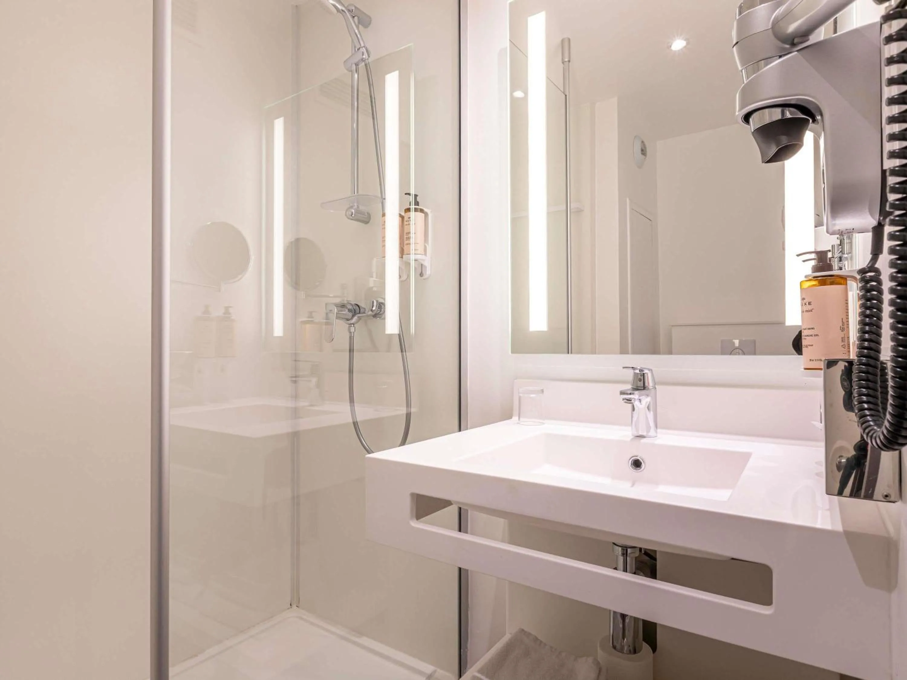 Superior Twin Room in Mercure Paris Malakoff Parc des Expositions