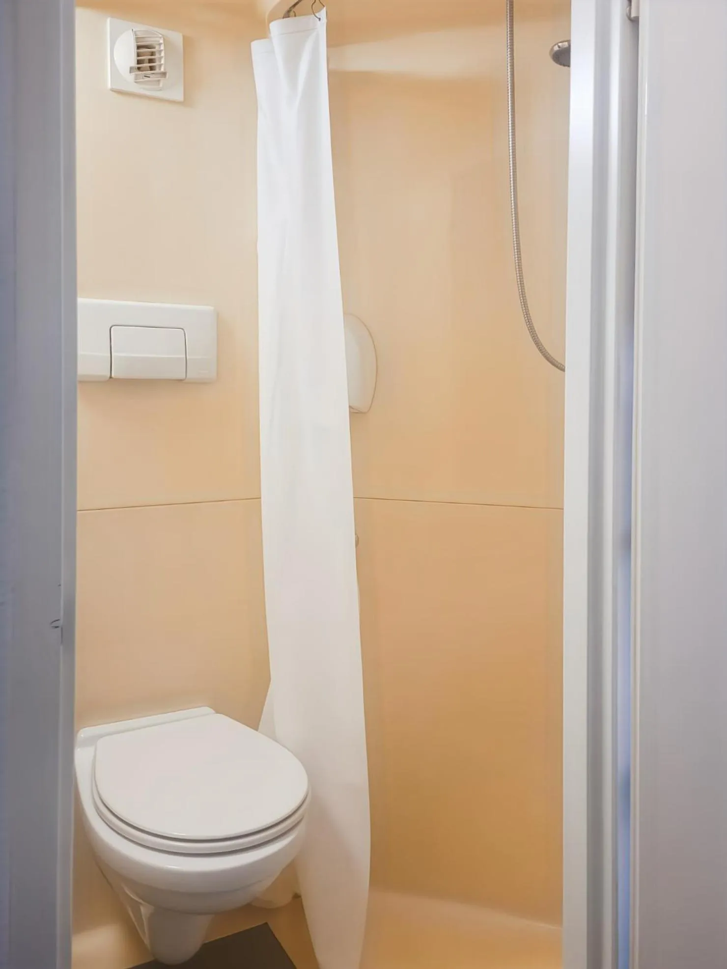 Triple Room in Good Night Hotel