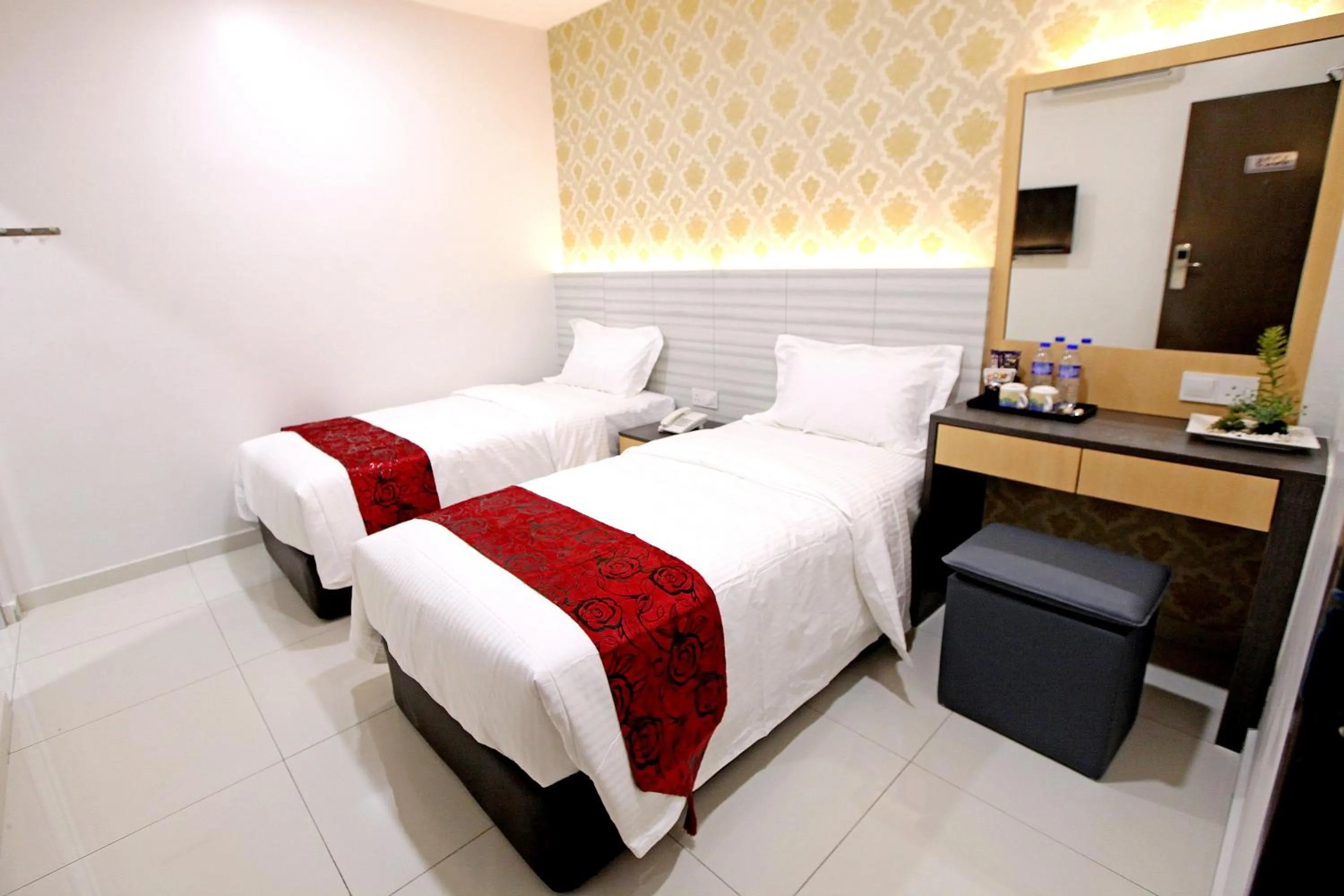 Standard Twin Room in B&L HOTEl