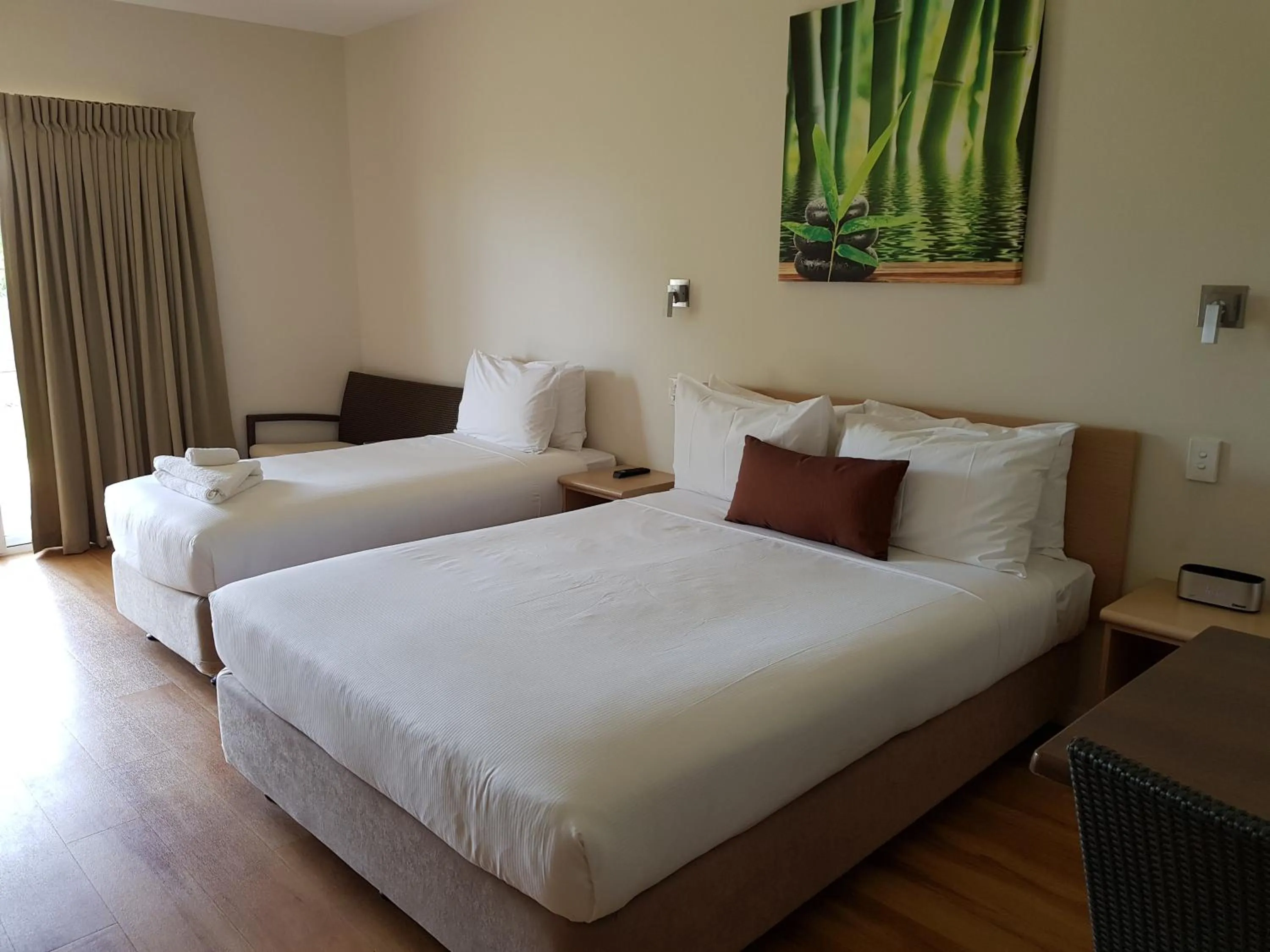 Deluxe Twin Room in Club Tropical Resort Darwin