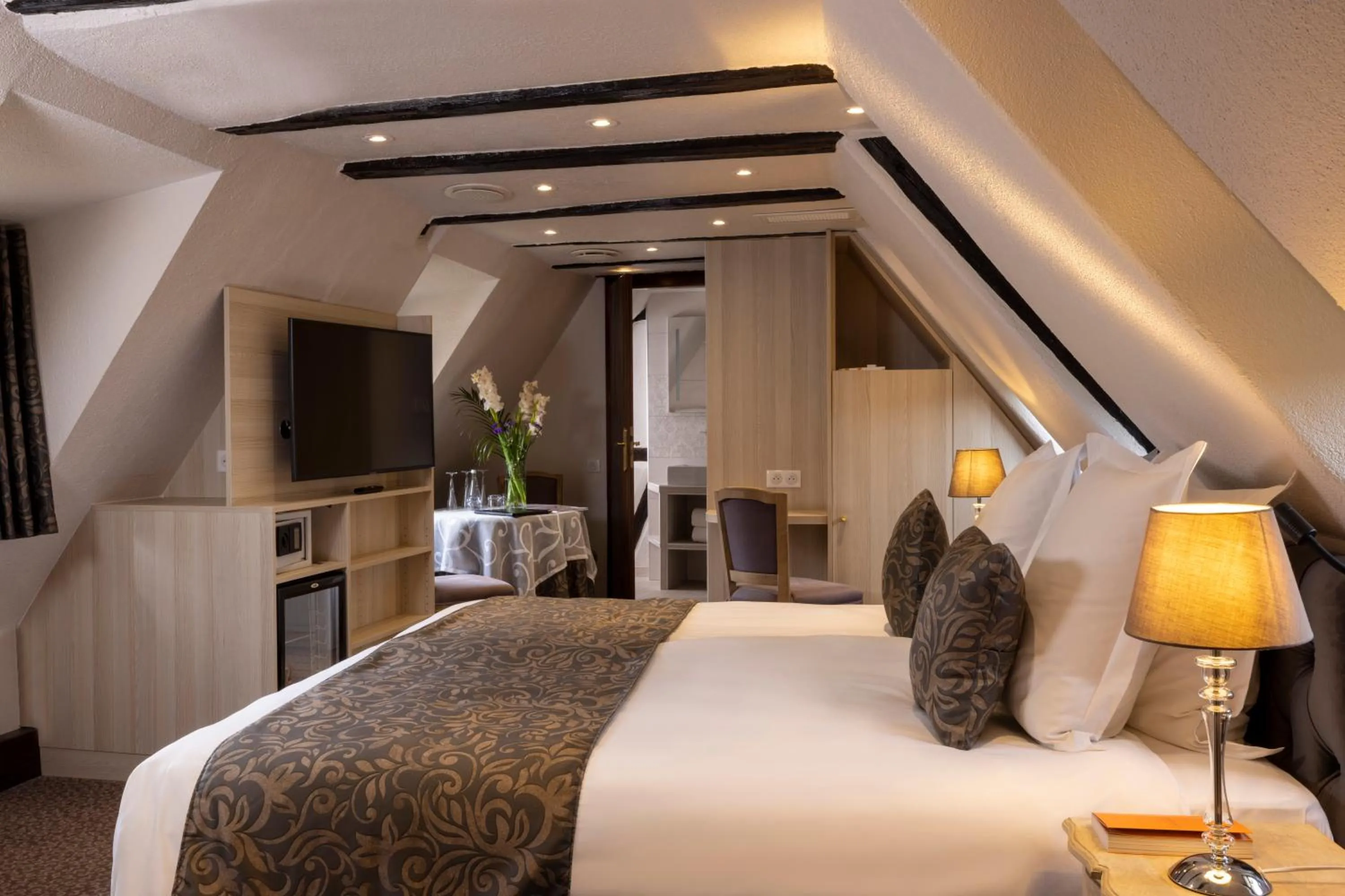 Triple Room with Bath in Hotel Restaurant Le Maréchal - Teritoria