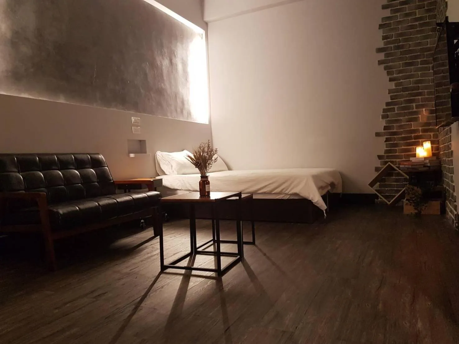 Double Room with Private Bathroom - No Window in Utopia Hostel