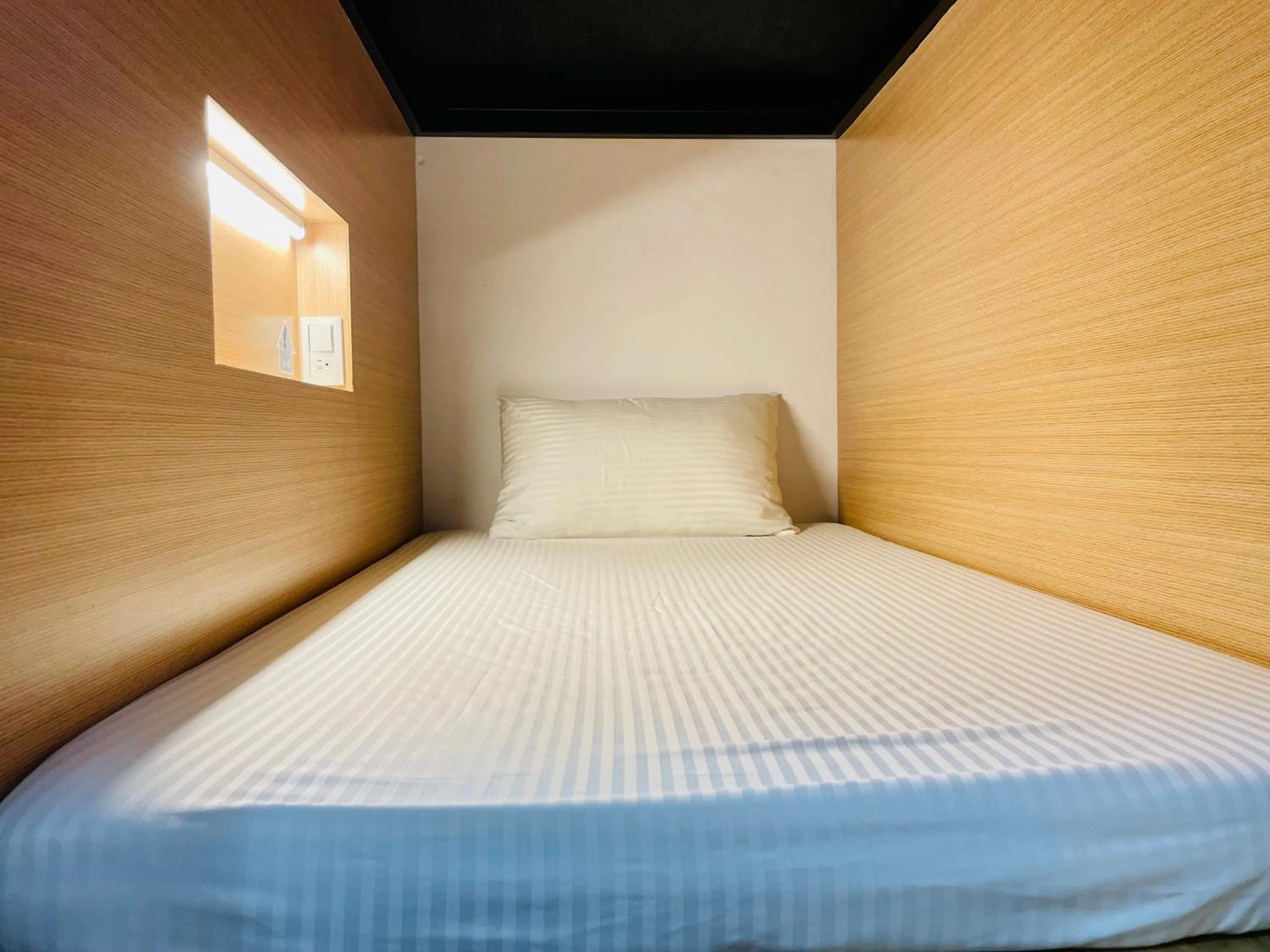 Bed in 8-Bed Mixed Dormitory Room in Utopia Hostel