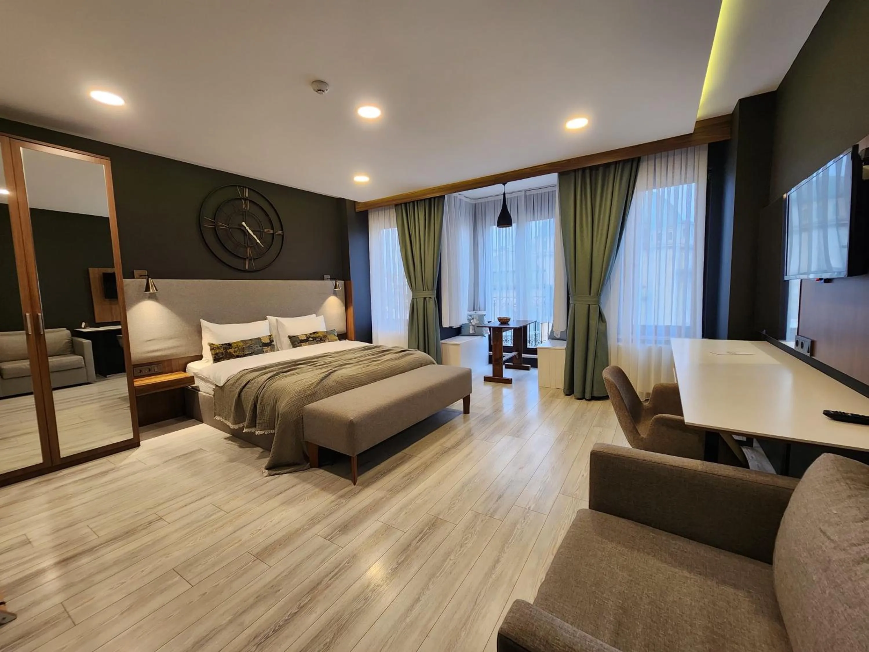Panoramic Deluxe King Room - single occupancy in Taksim Landhouse Hotel