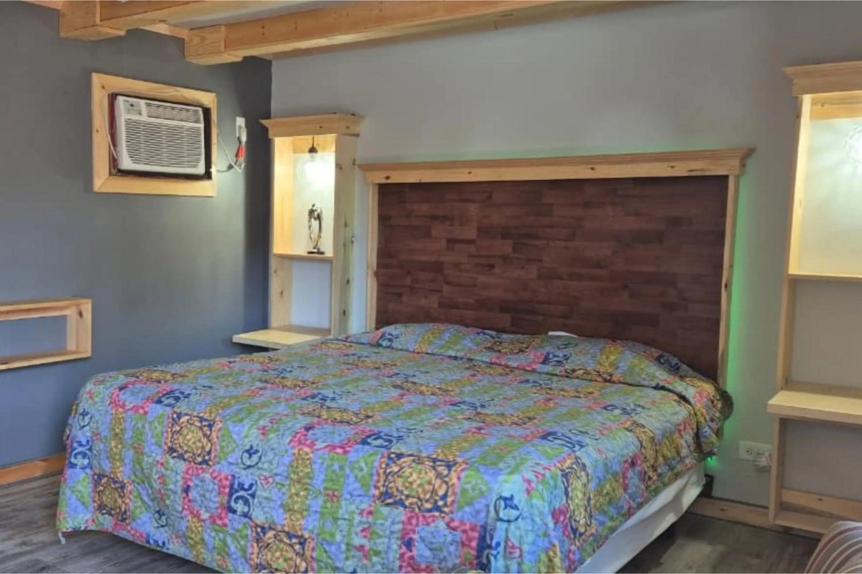 King Bed Non-Smoking in Des Plaines Motel By OYO O'Hare Airport Chicago