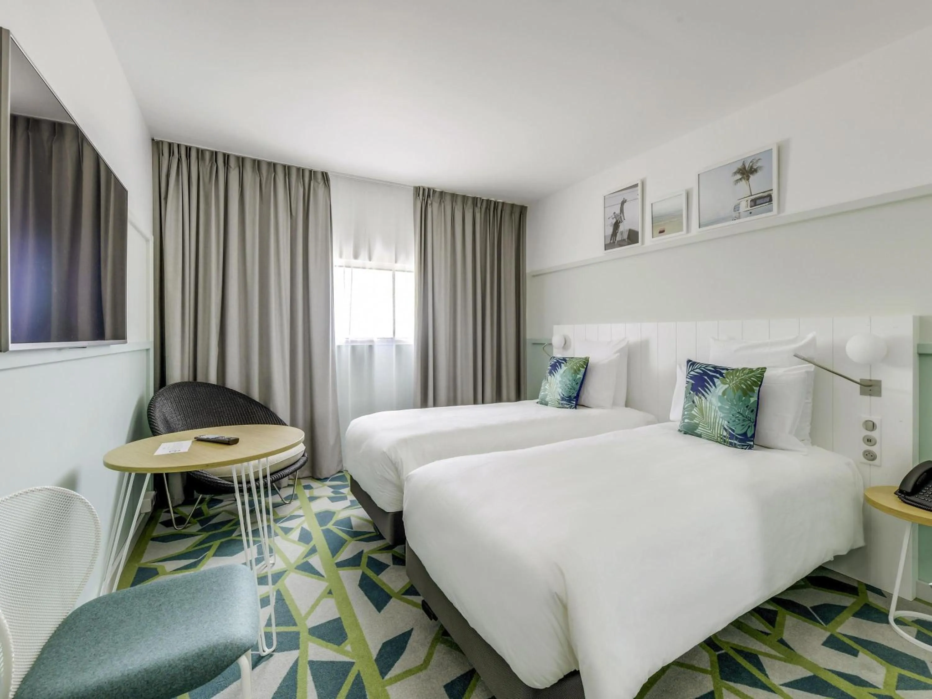 Standard Room with 2 Single Beds in Mercure Paris Orly Airport