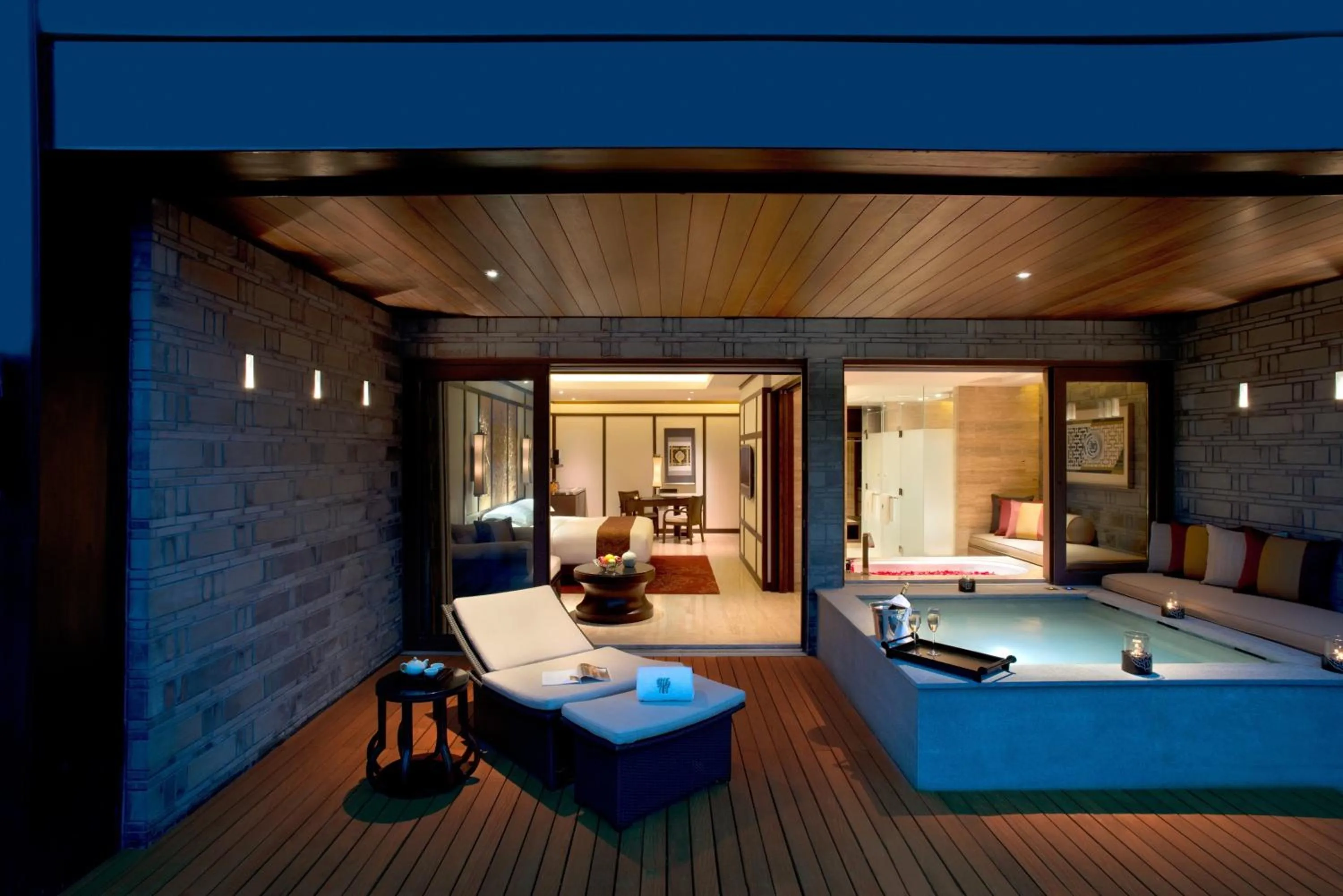 Terrace Hot Spring Retreat - King in Banyan Tree Chongqing Beibei