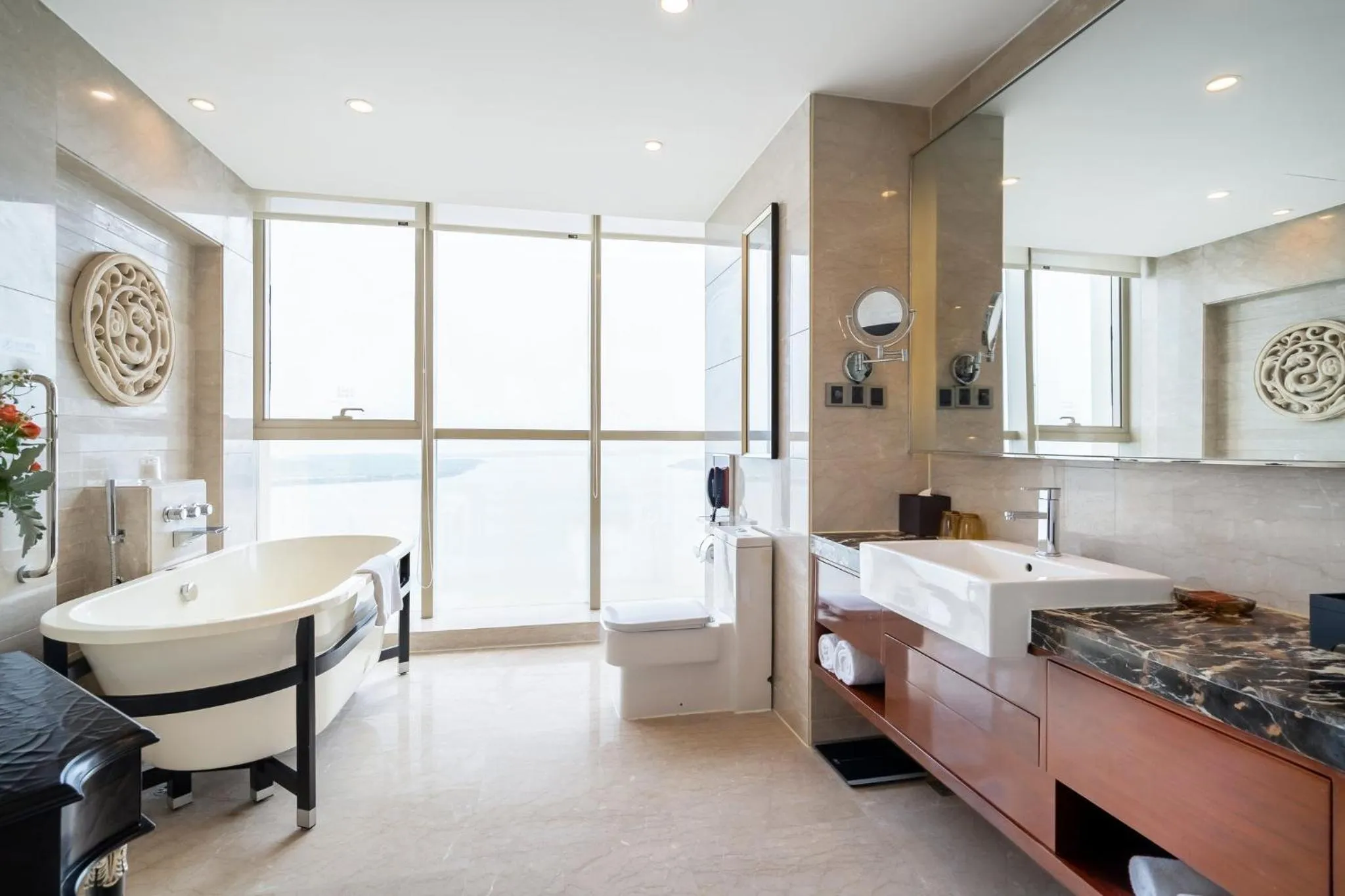 Premium King Room with River View in Crowne Plaza Zhenjiang, an IHG Hotel