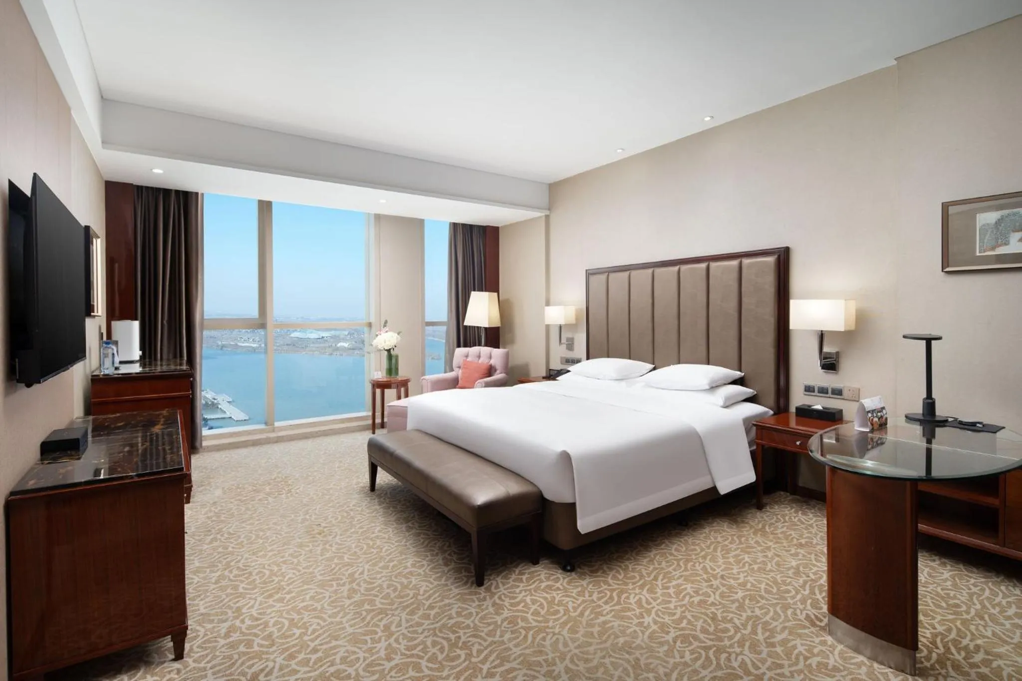 1 King Premium River view Lounge Access in Crowne Plaza Zhenjiang by IHG
