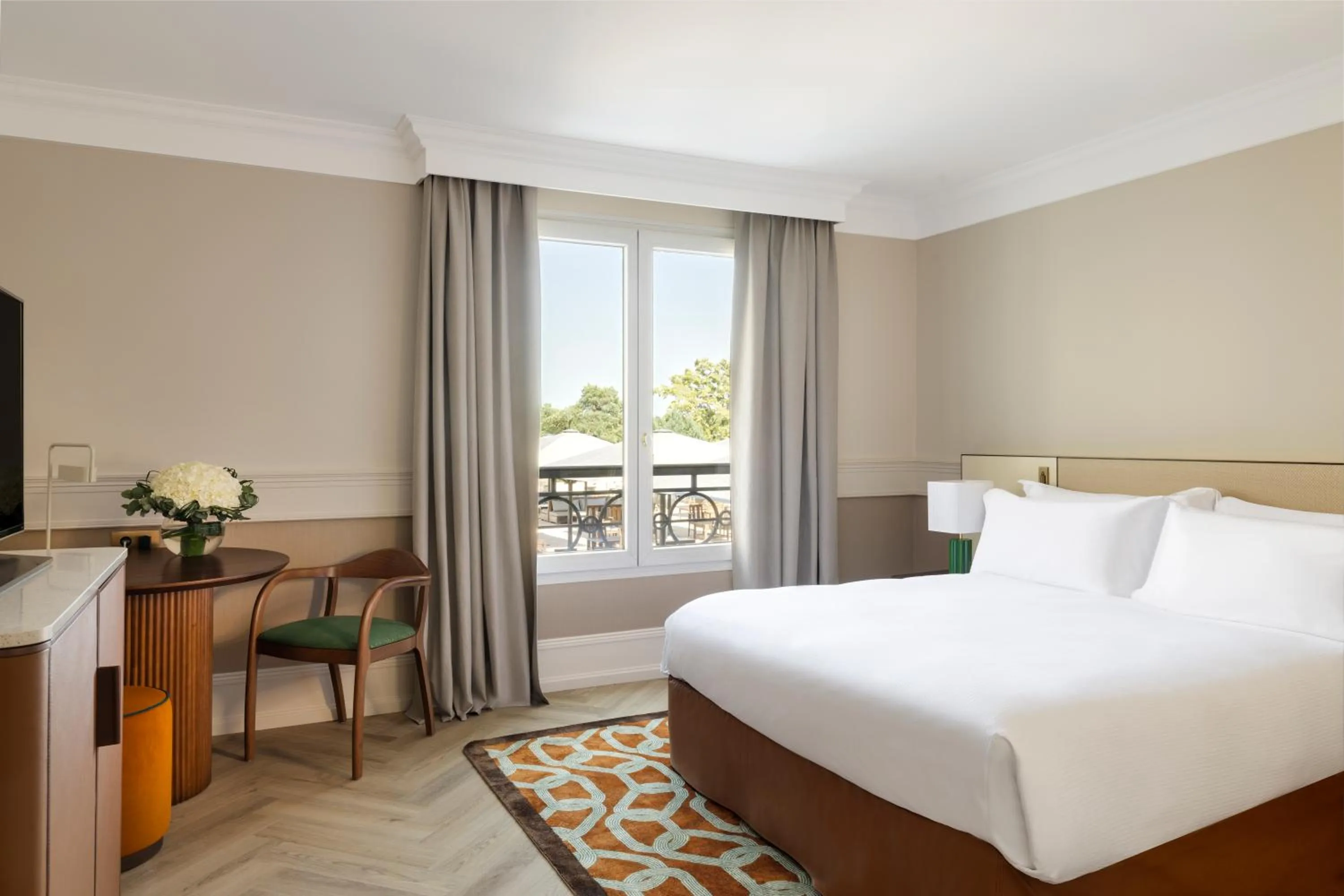 Classic Room in InterContinental Hotels Chantilly Chateau Mont Royal by IHG