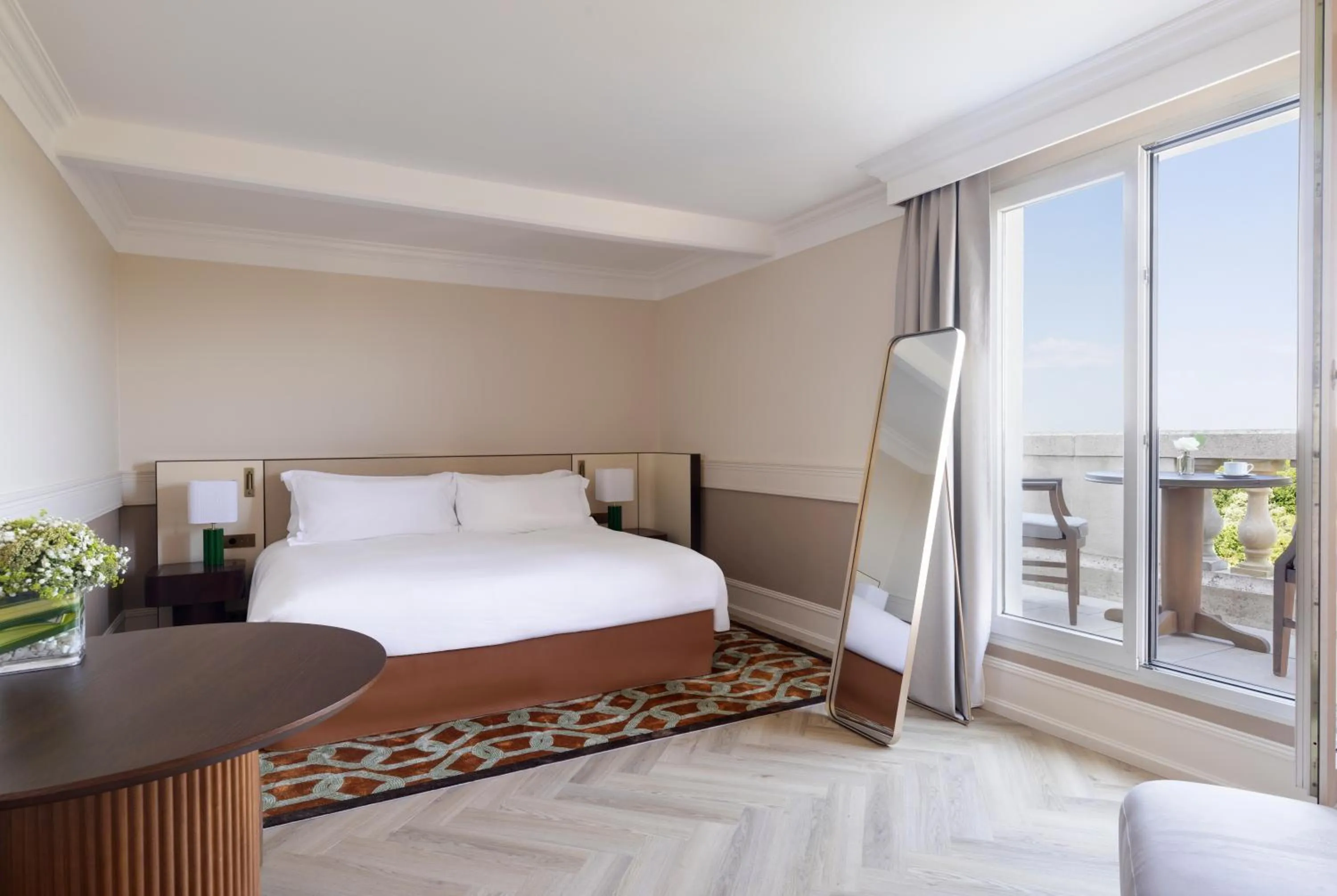 Premium Queen Room with Balcony in InterContinental Hotels Chantilly Chateau Mont Royal by IHG