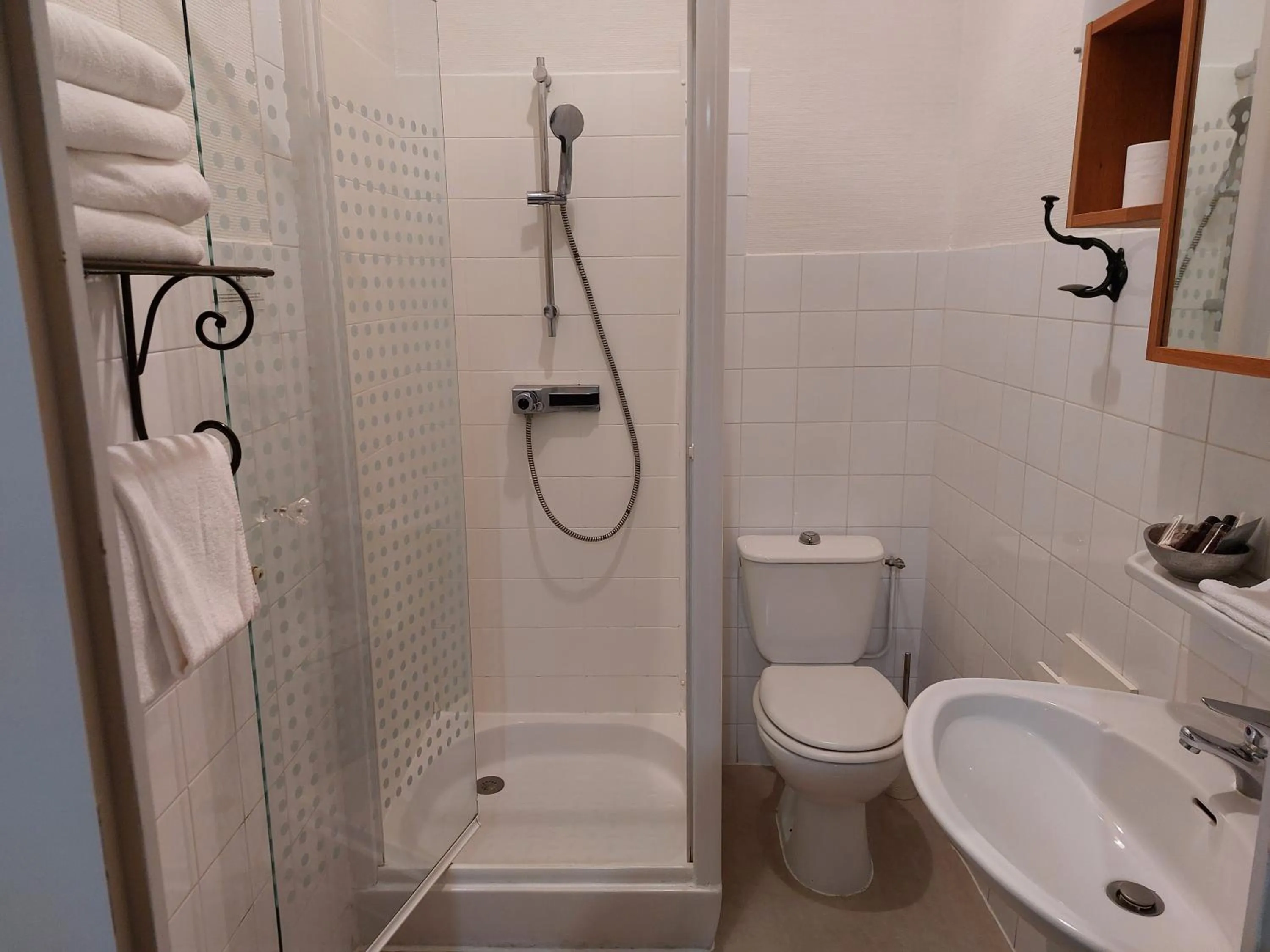 Quadruple Room in Logis Hôtel & Restaurant "Au Gré du Vent"