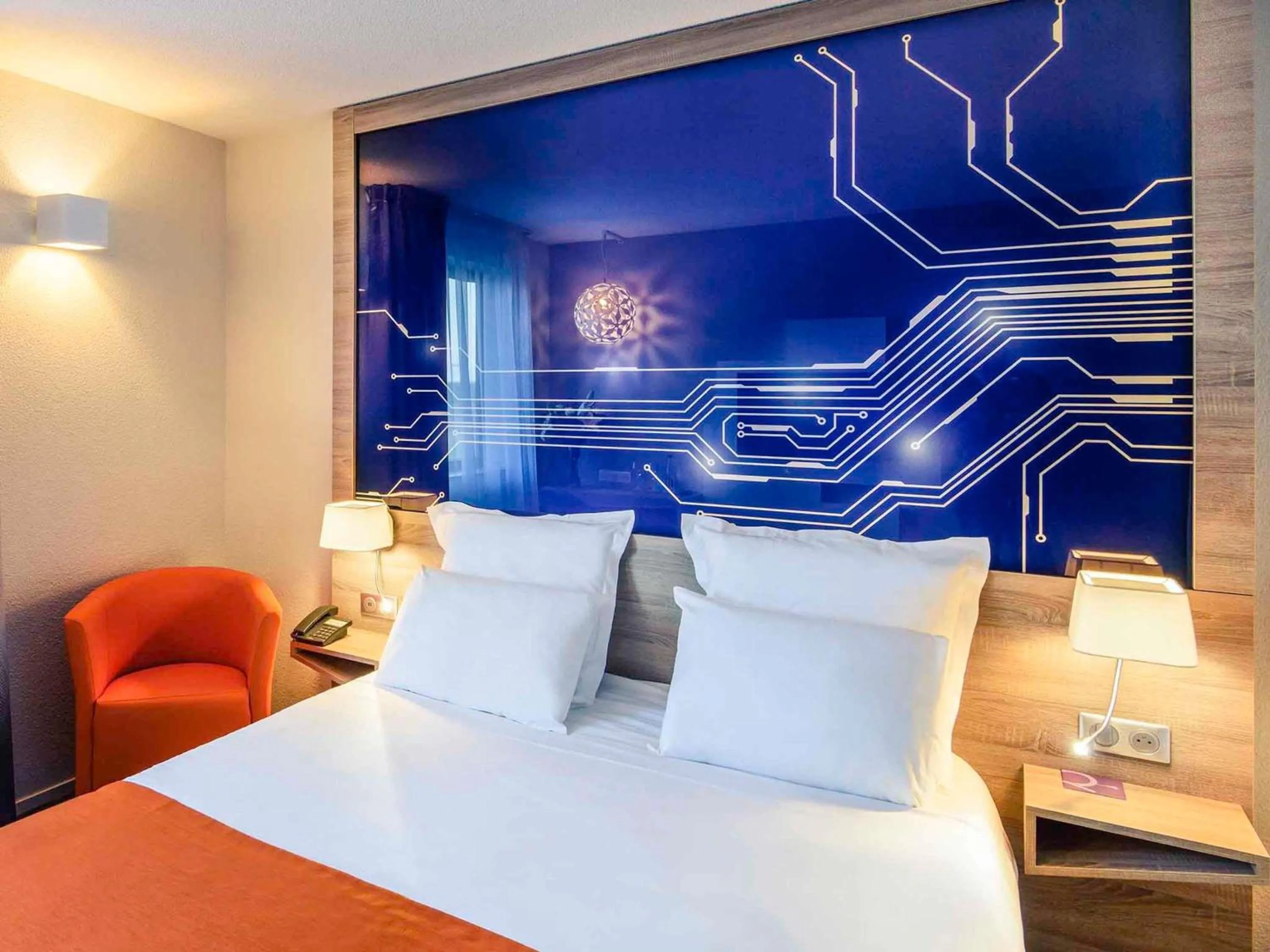 Classic Double or Twin Room in Mercure Poitiers Site du Futuroscope