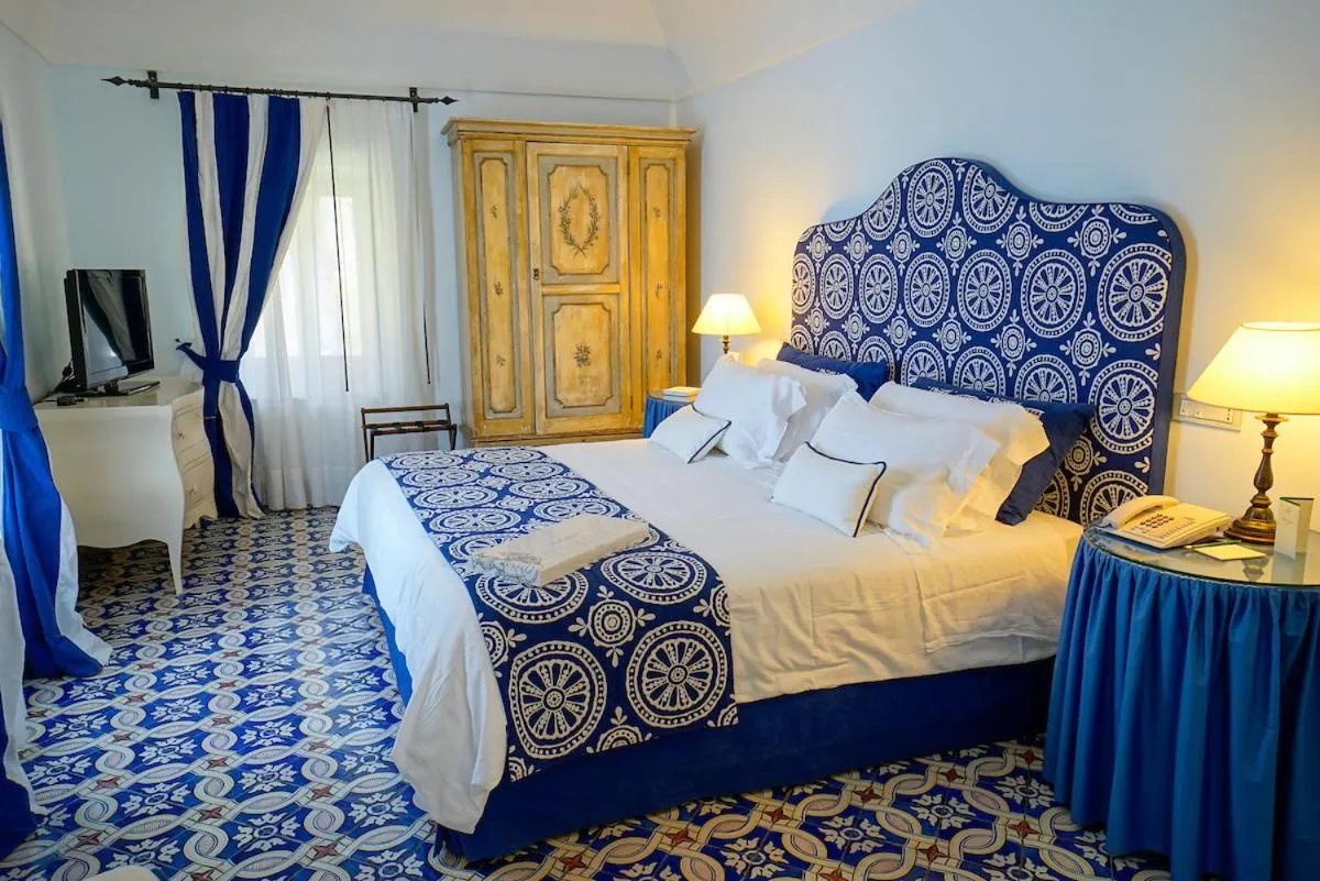 Superior Suite with Terrace and Sea View in Hotel Villa Cimbrone