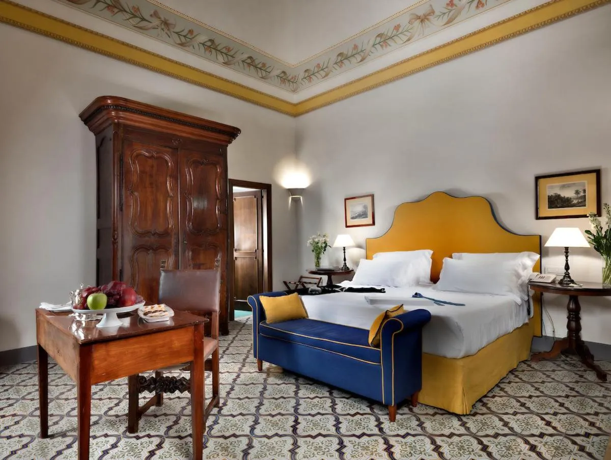 Deluxe Double or Twin Room with Sea View in Hotel Villa Cimbrone