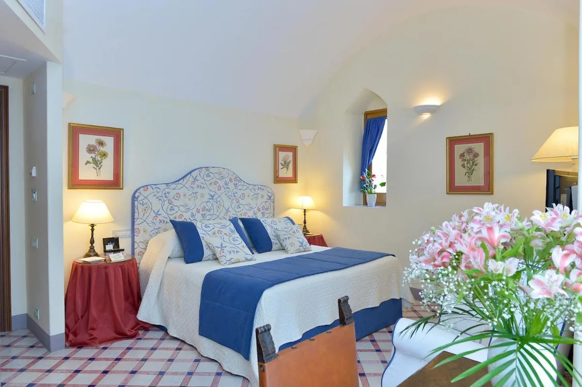 Superior Double Room with Sea View in Hotel Villa Cimbrone