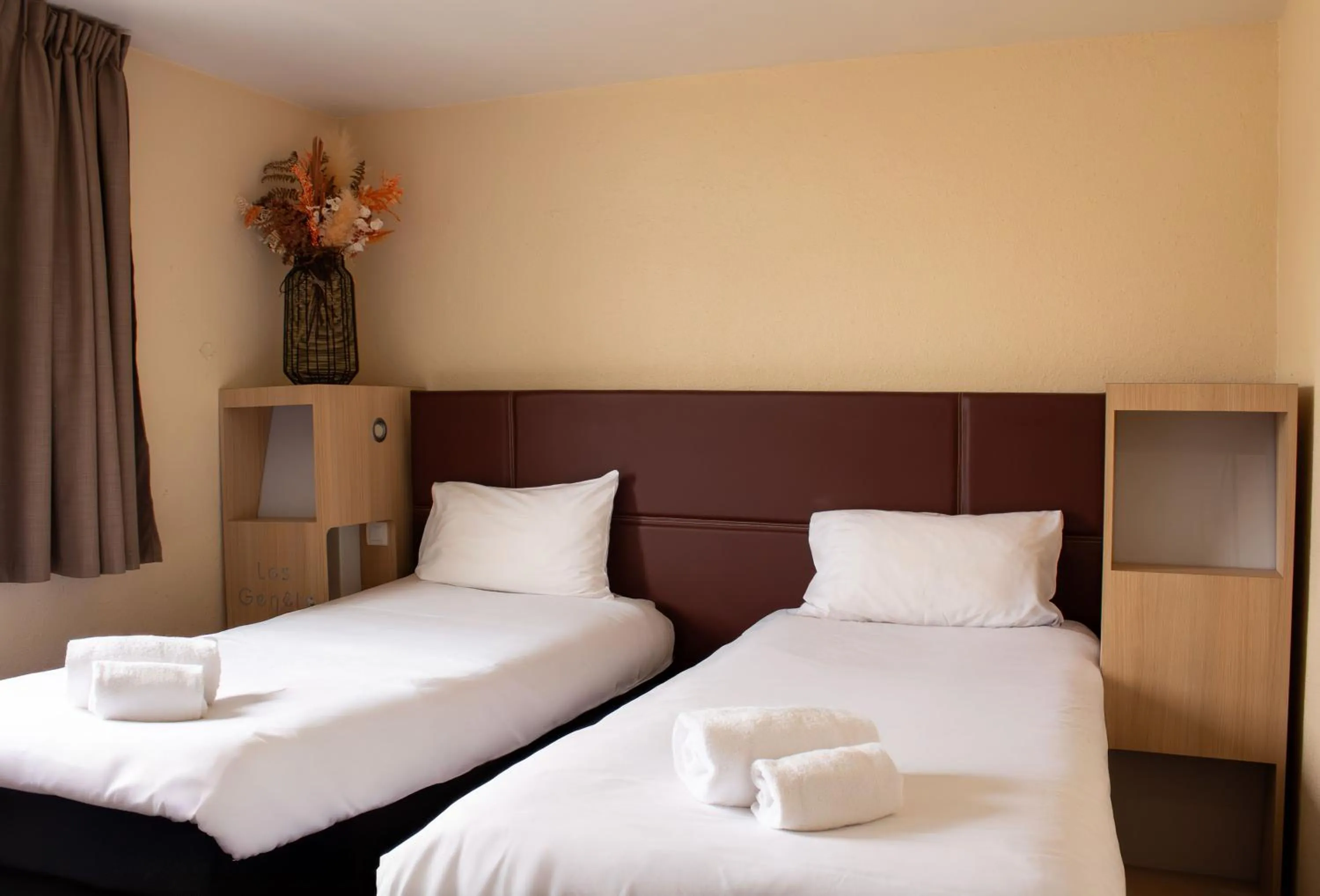 Standard Twin Room in Hôtel Les Genêts Bayonne