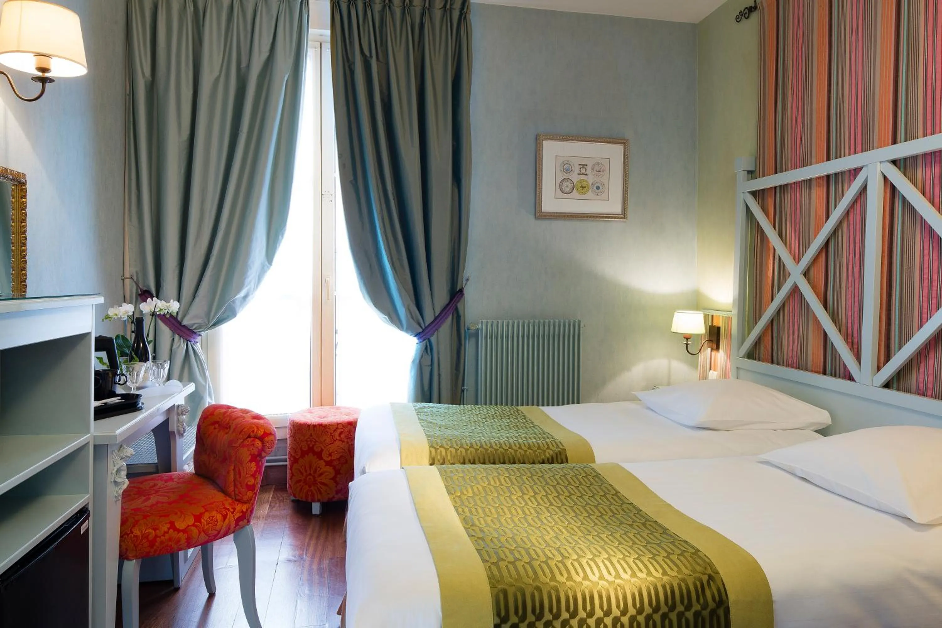 Twin Room in Hotel Louvre Bons Enfants