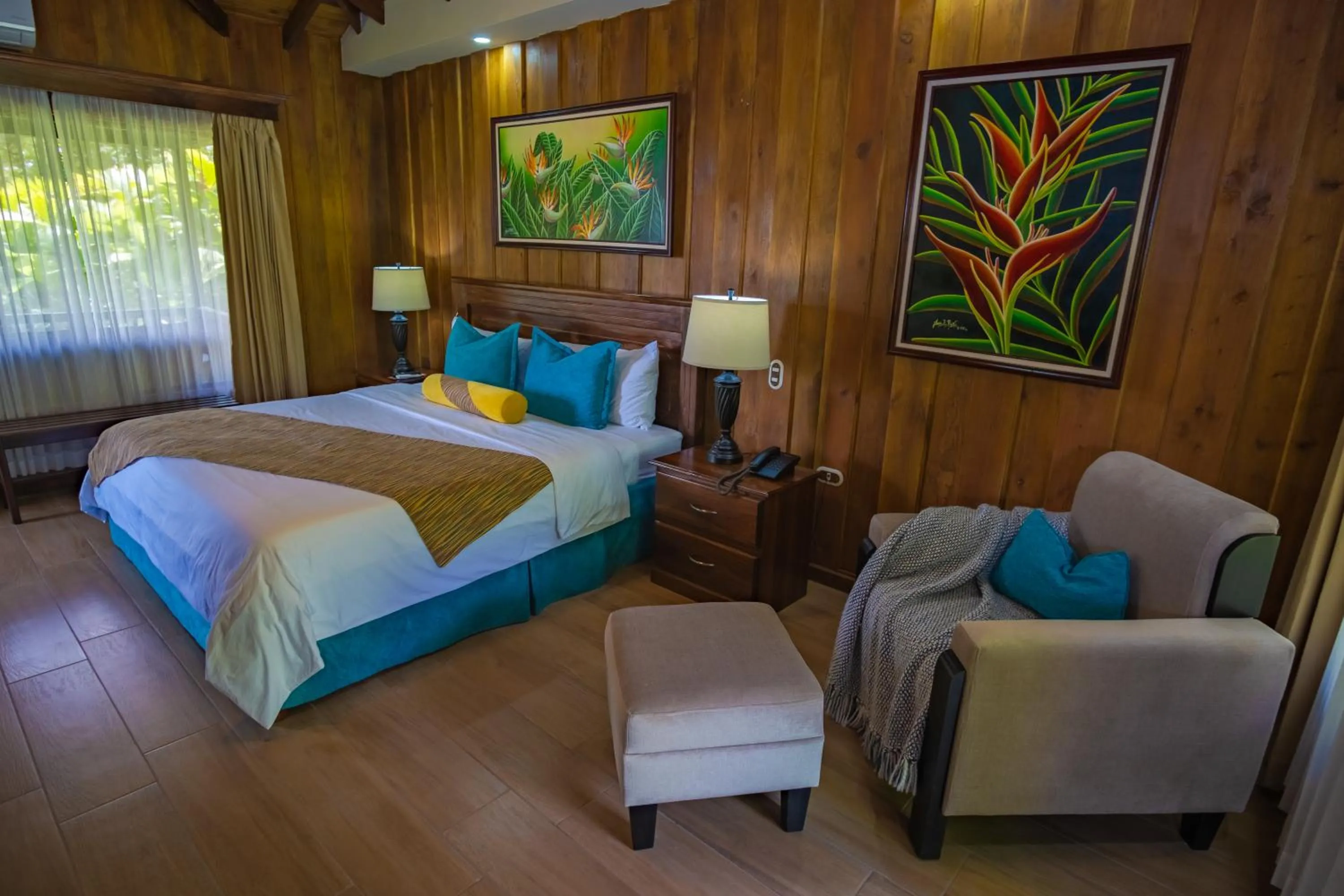 Bungalow King Bed in Hotel Lomas del Volcan