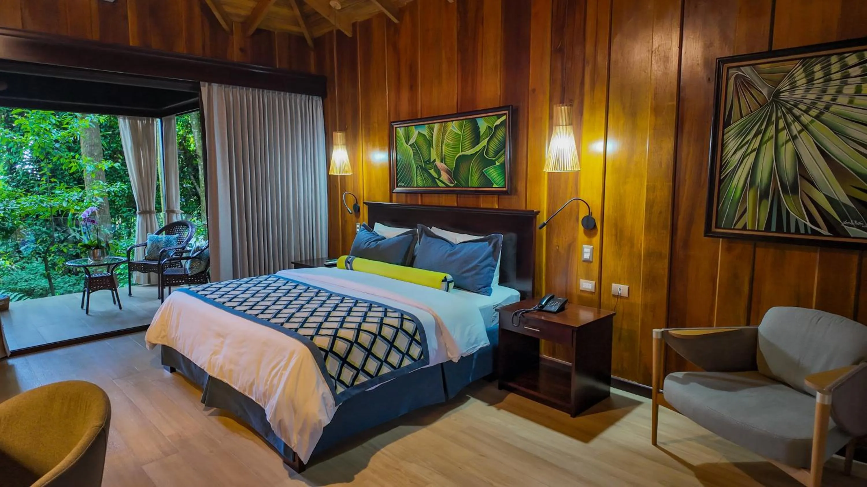 Deluxe Bungalow with Bathtub in Hotel Lomas del Volcan