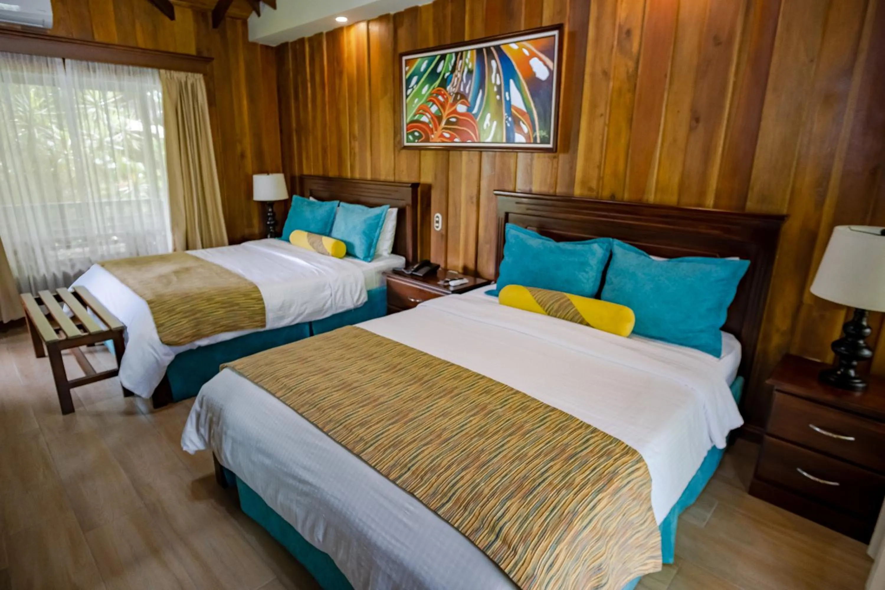 Bungalow 2 Queen Beds in Hotel Lomas del Volcan