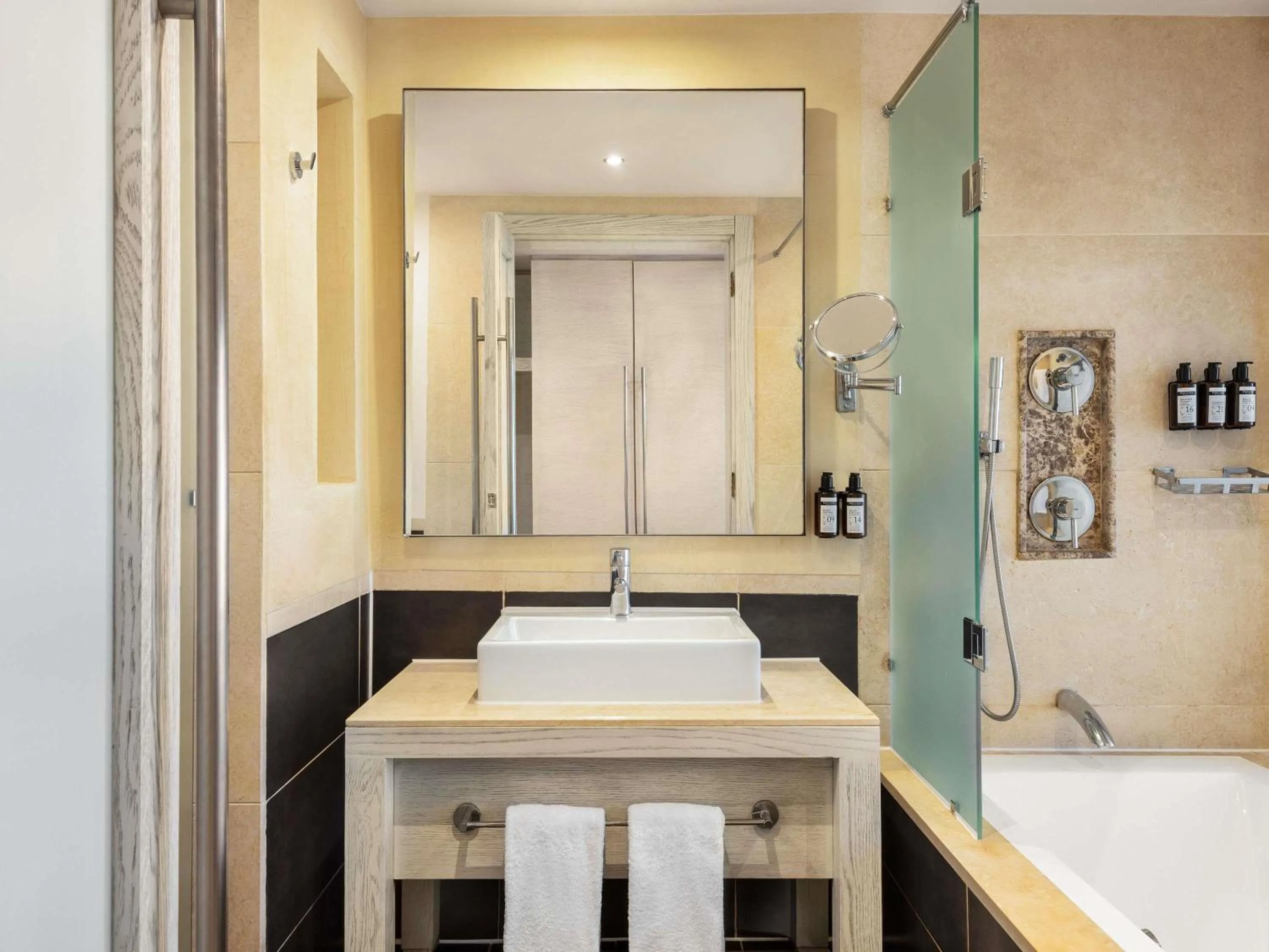 Deluxe Room with Two Single Beds and Sea View in Movenpick Waterpark Resort & Spa Soma Bay