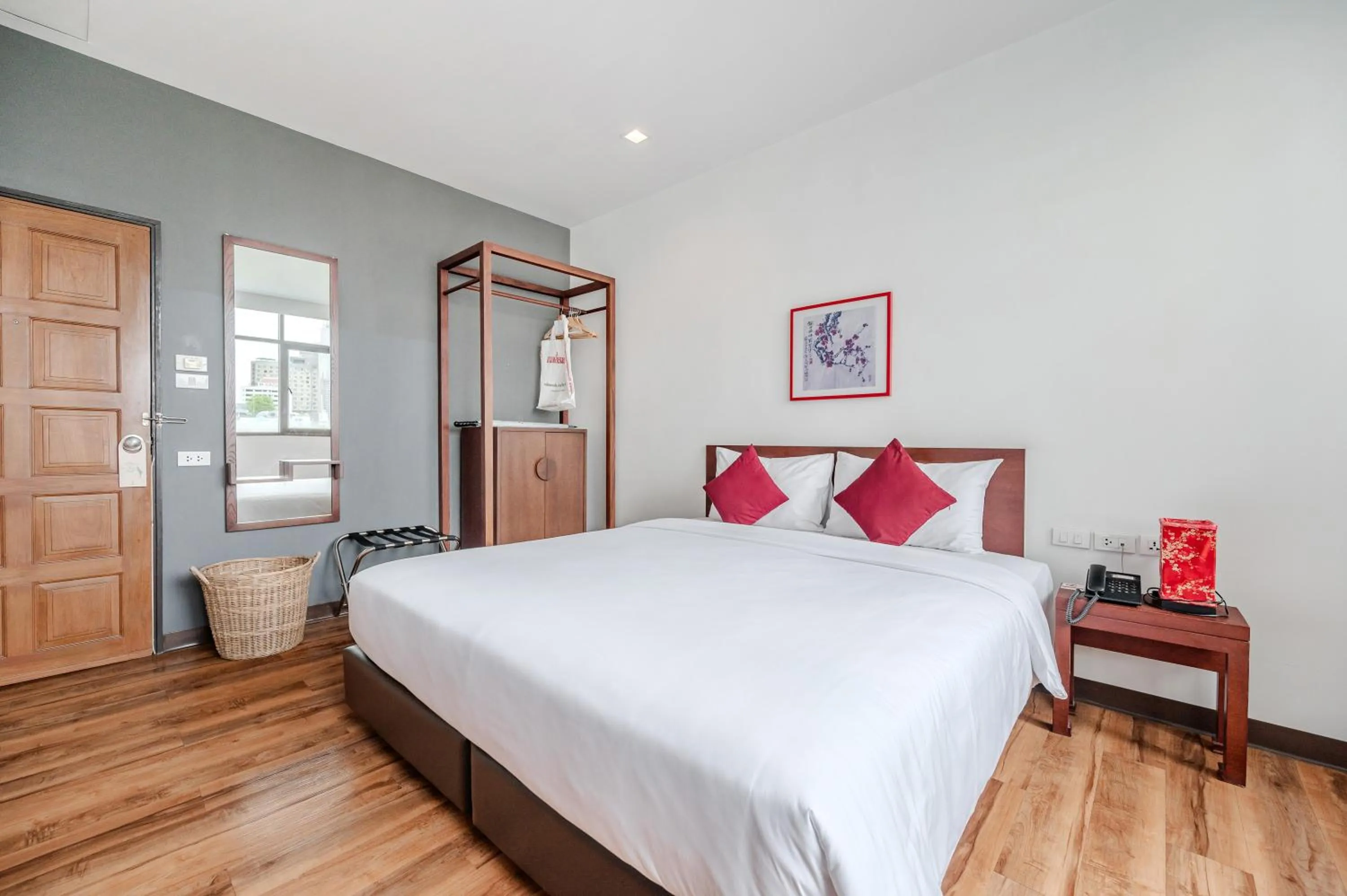 Deluxe Double Room in Ruamchitt Plaza Hotel