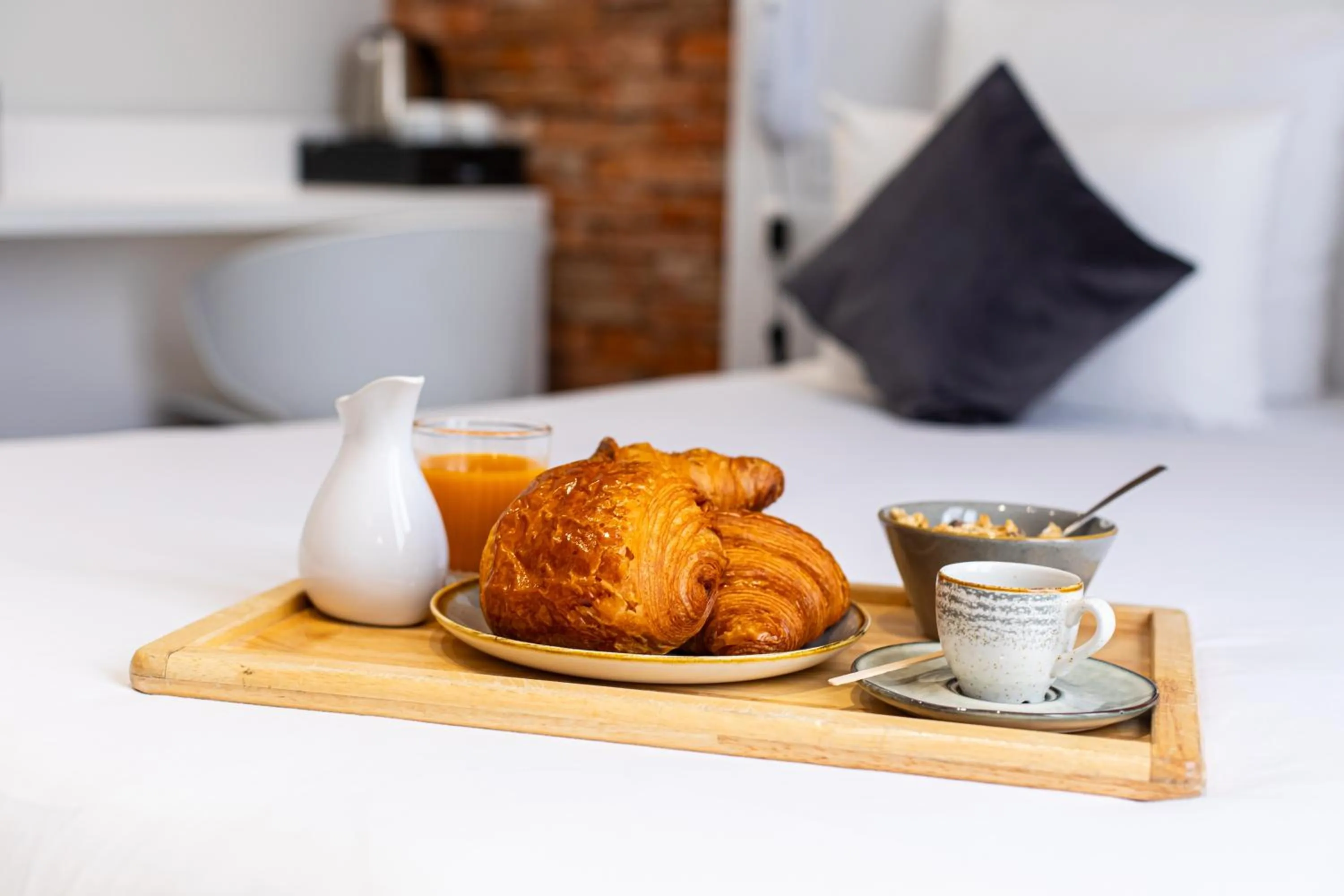 Single Room with Garden View - single occupancy in HOTEL DE PARIS MONTPARNASSE