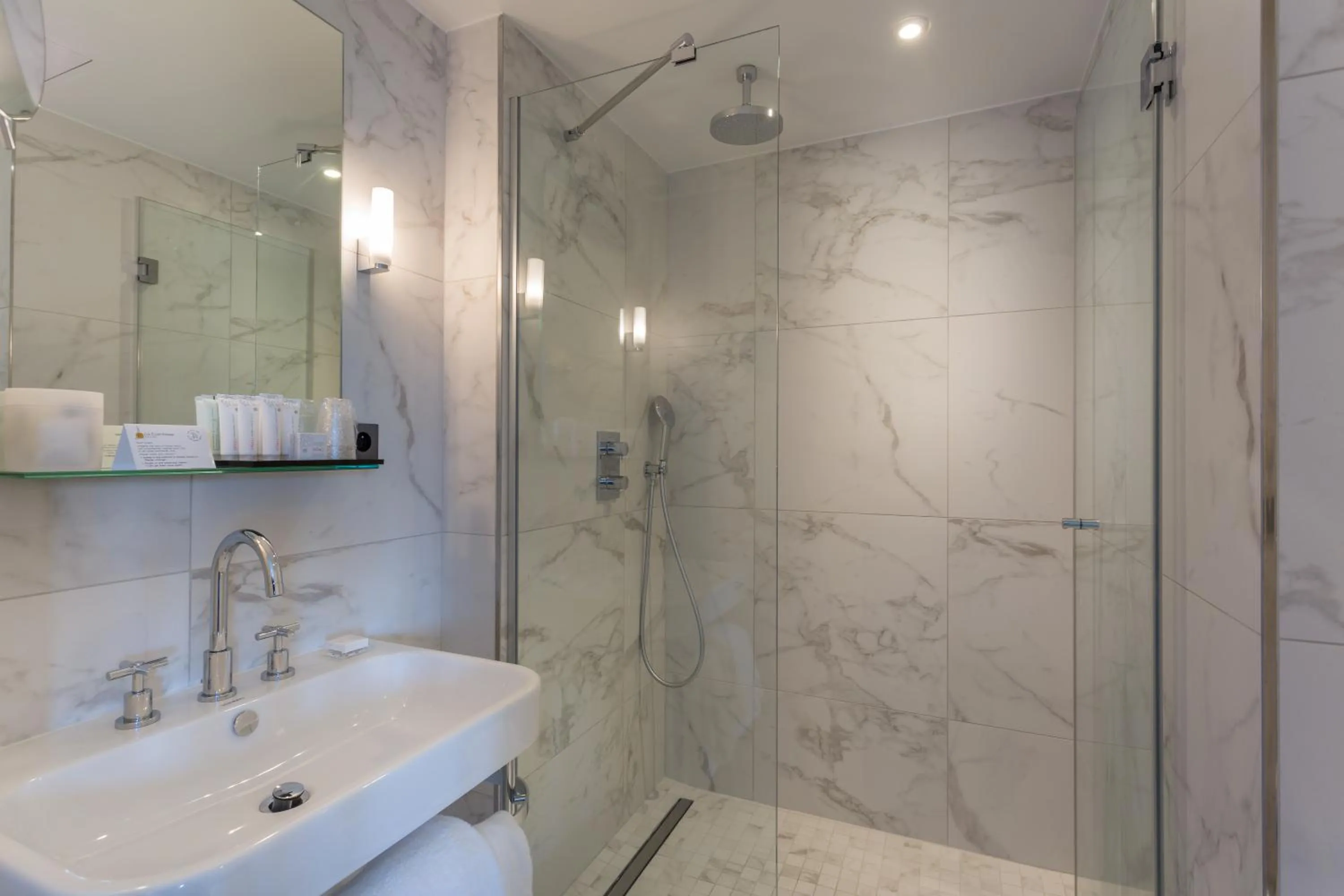 Double Room Duchesse - Eiffel Tower Side View in Hôtel La Comtesse