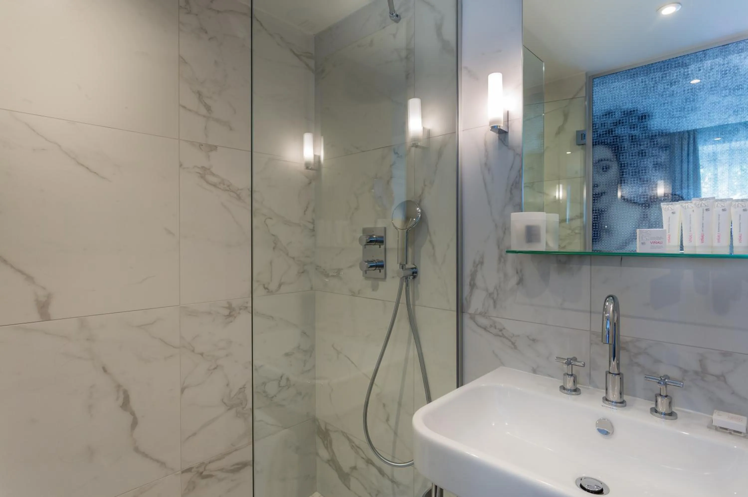 Double Room Baronne - Eiffel Tower Side View in Hôtel La Comtesse