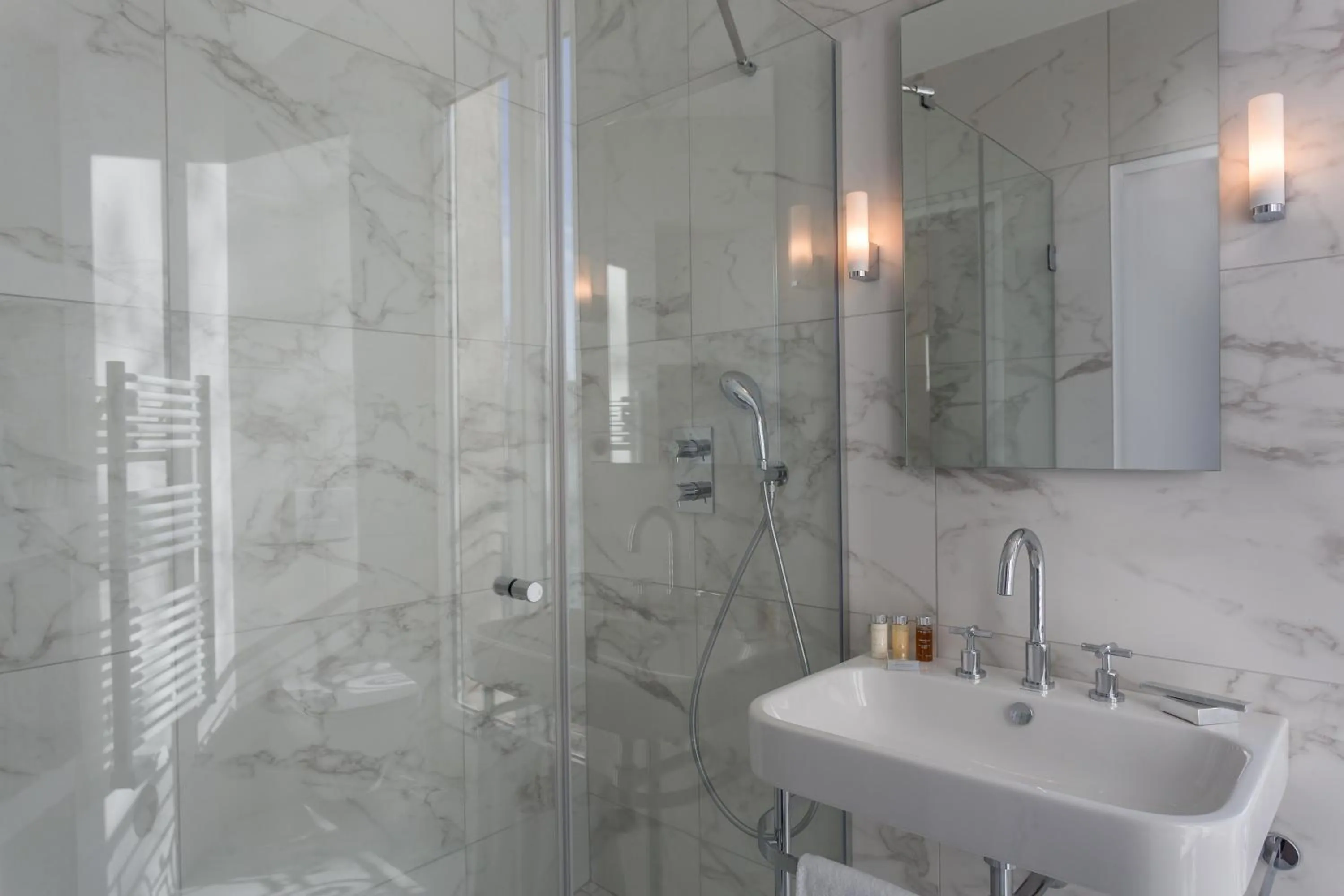 Prestige Double Room Comtesse - Eiffel Tower Front View with Balcony in Hôtel La Comtesse