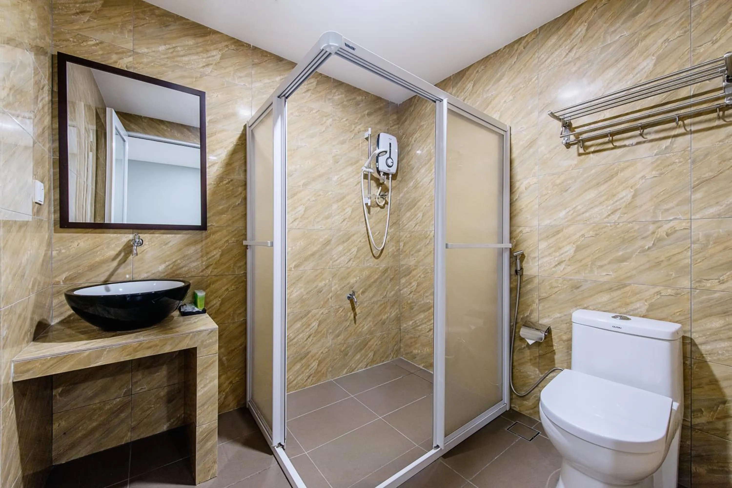 Dual King Window in Hako Hotel Taman U