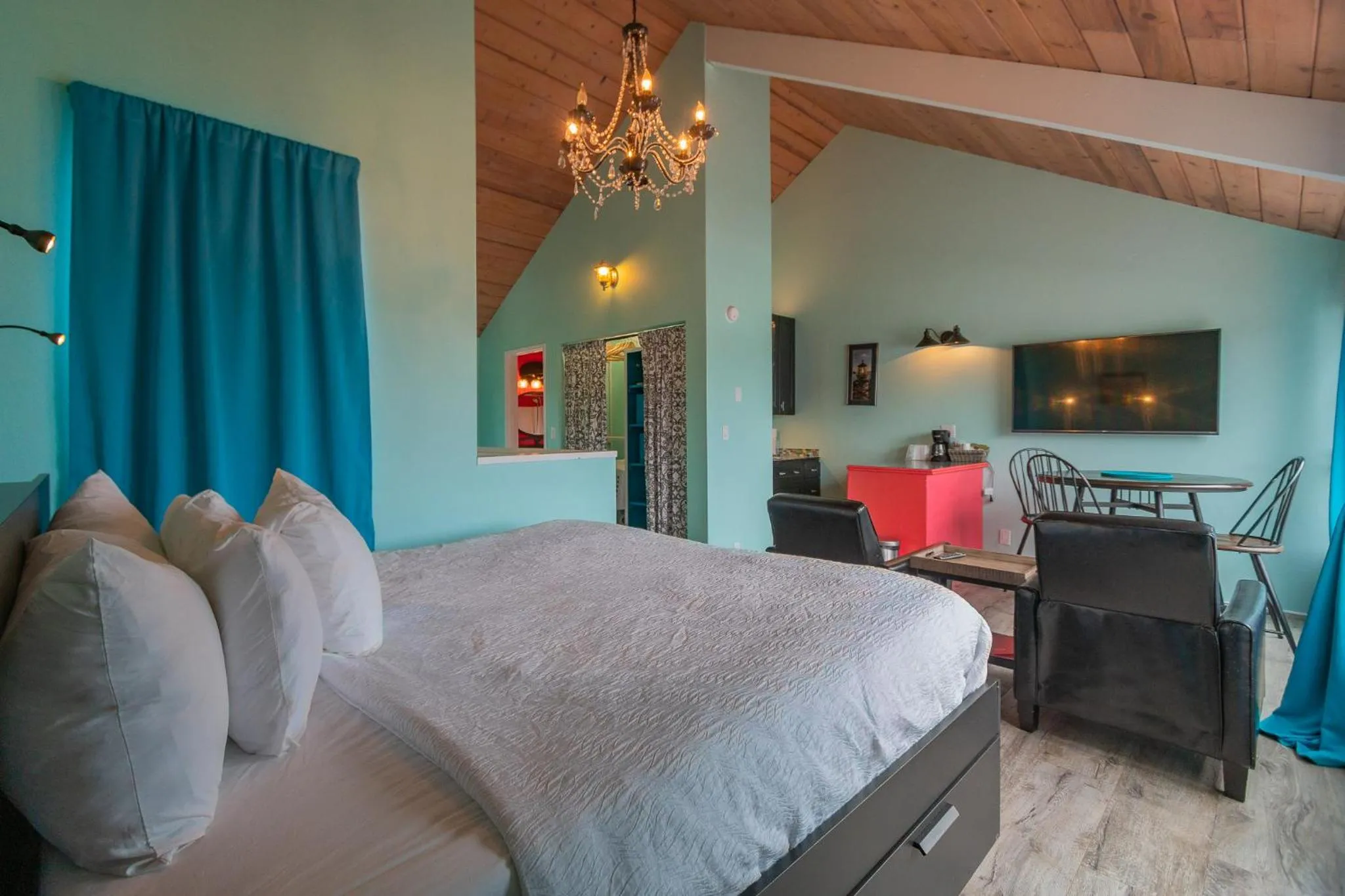 Deluxe King Room in Embarcadero Resort