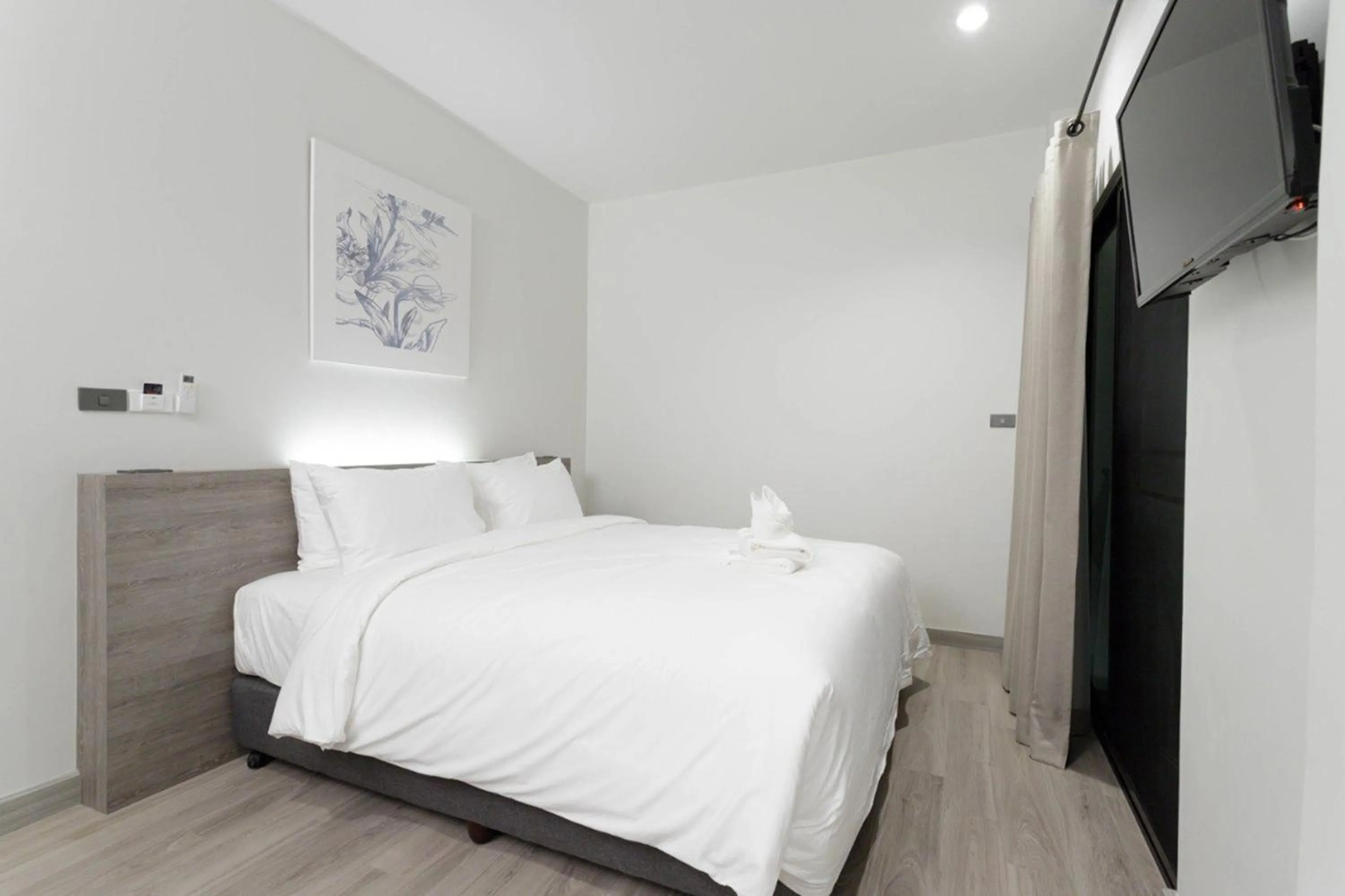 Deluxe King Room in The Locals Chiang Mai