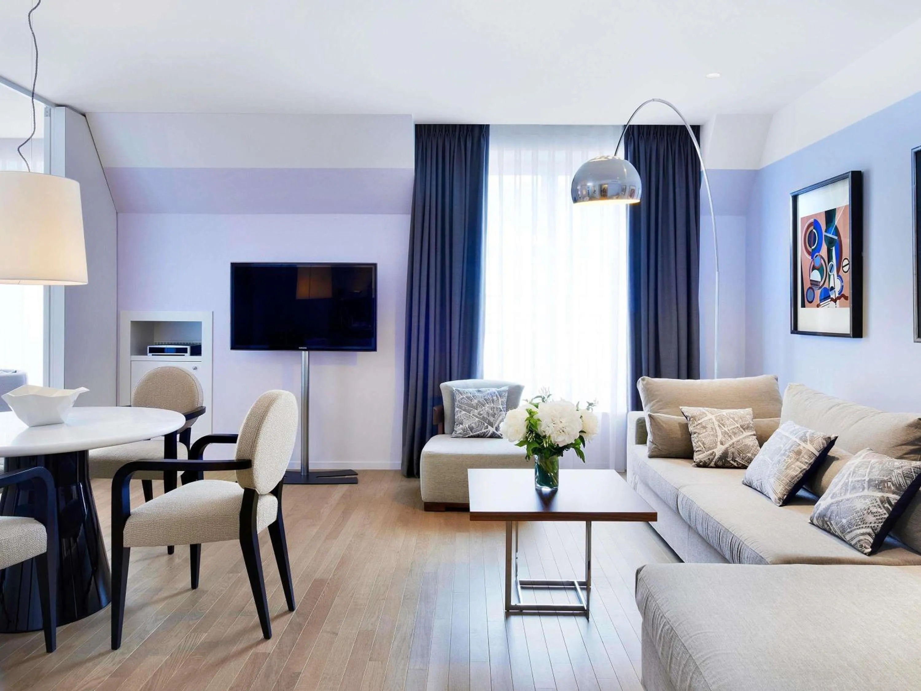 Apartment with One King Bed in Sofitel Paris Arc De Triomphe