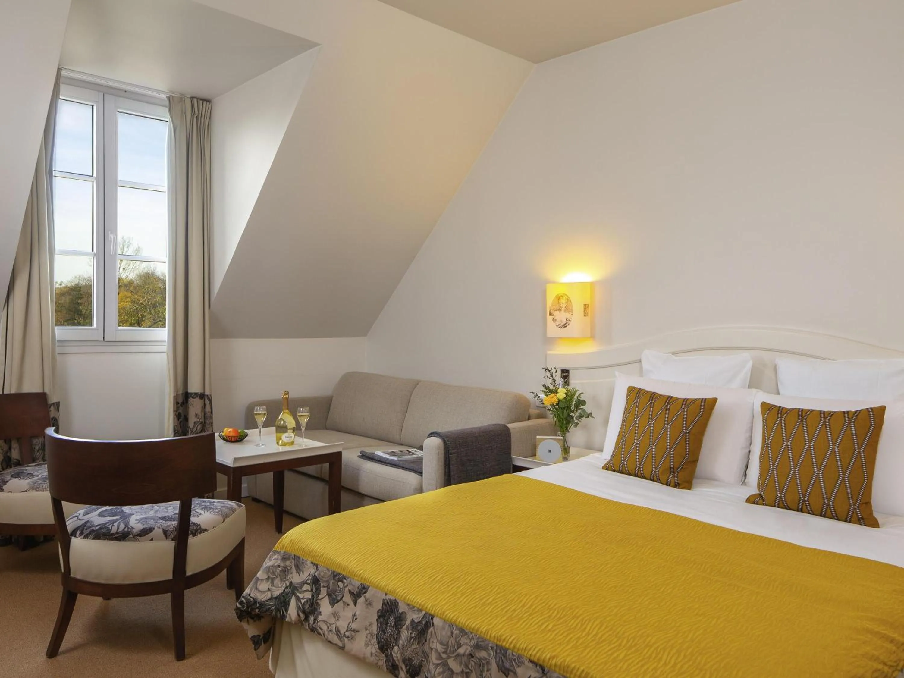 Junior Suite with One Double Bed and One Sofa Bed in Mercure Rambouillet Relays Du Château