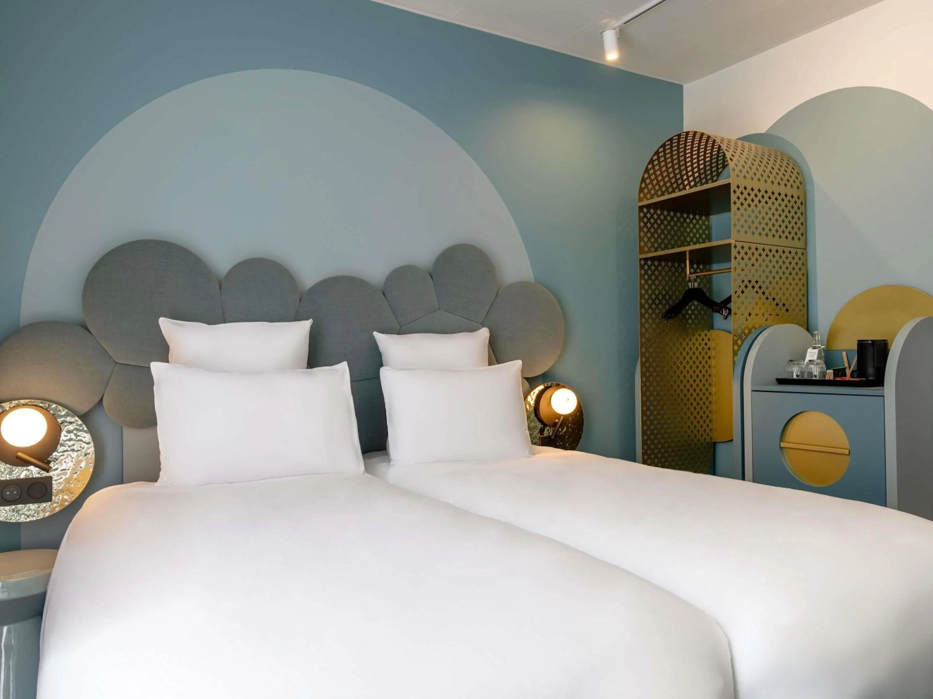 Superior Twin Room in Mercure Annecy Centre