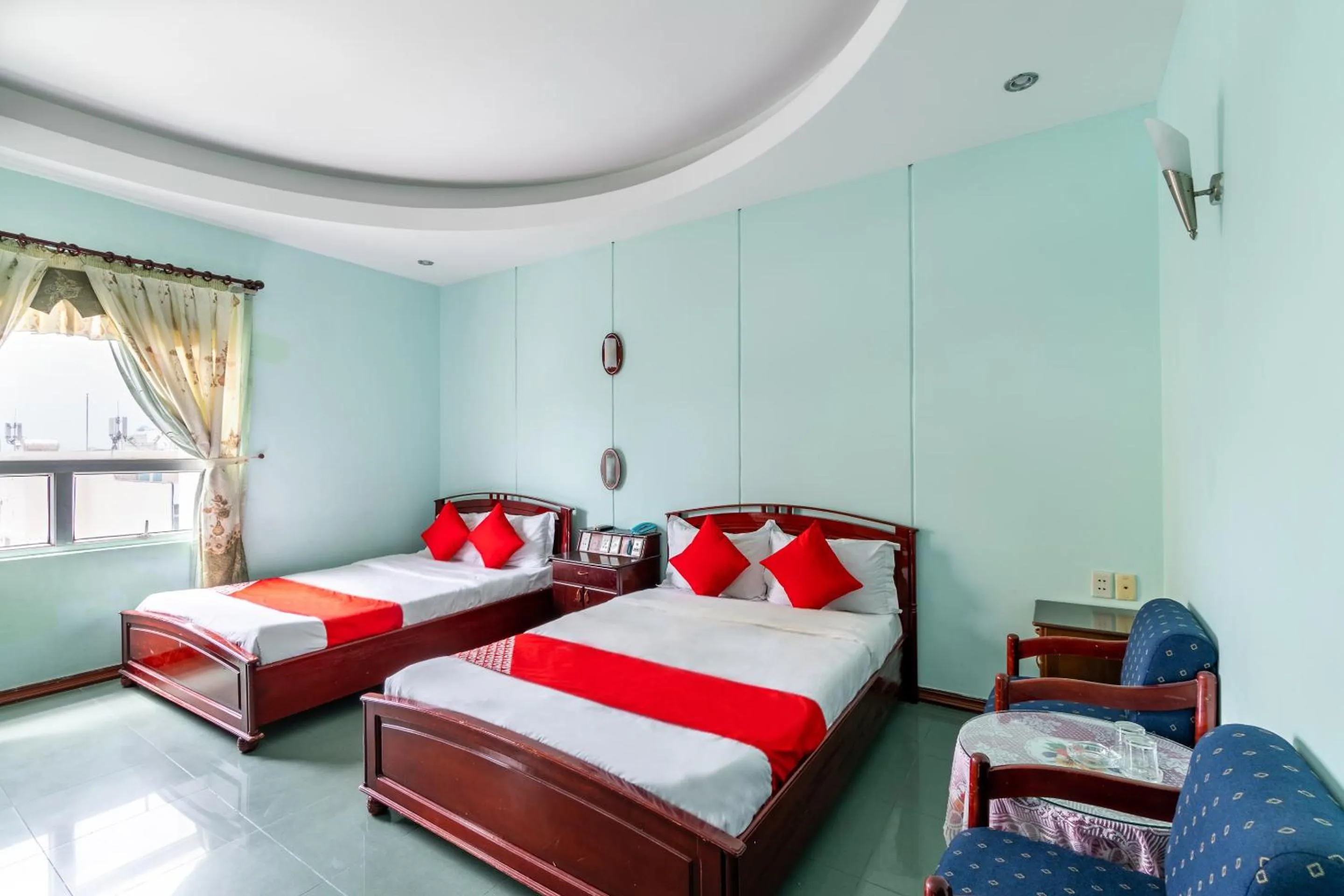 Superior Family Room in Super OYO 266 Golden Gate