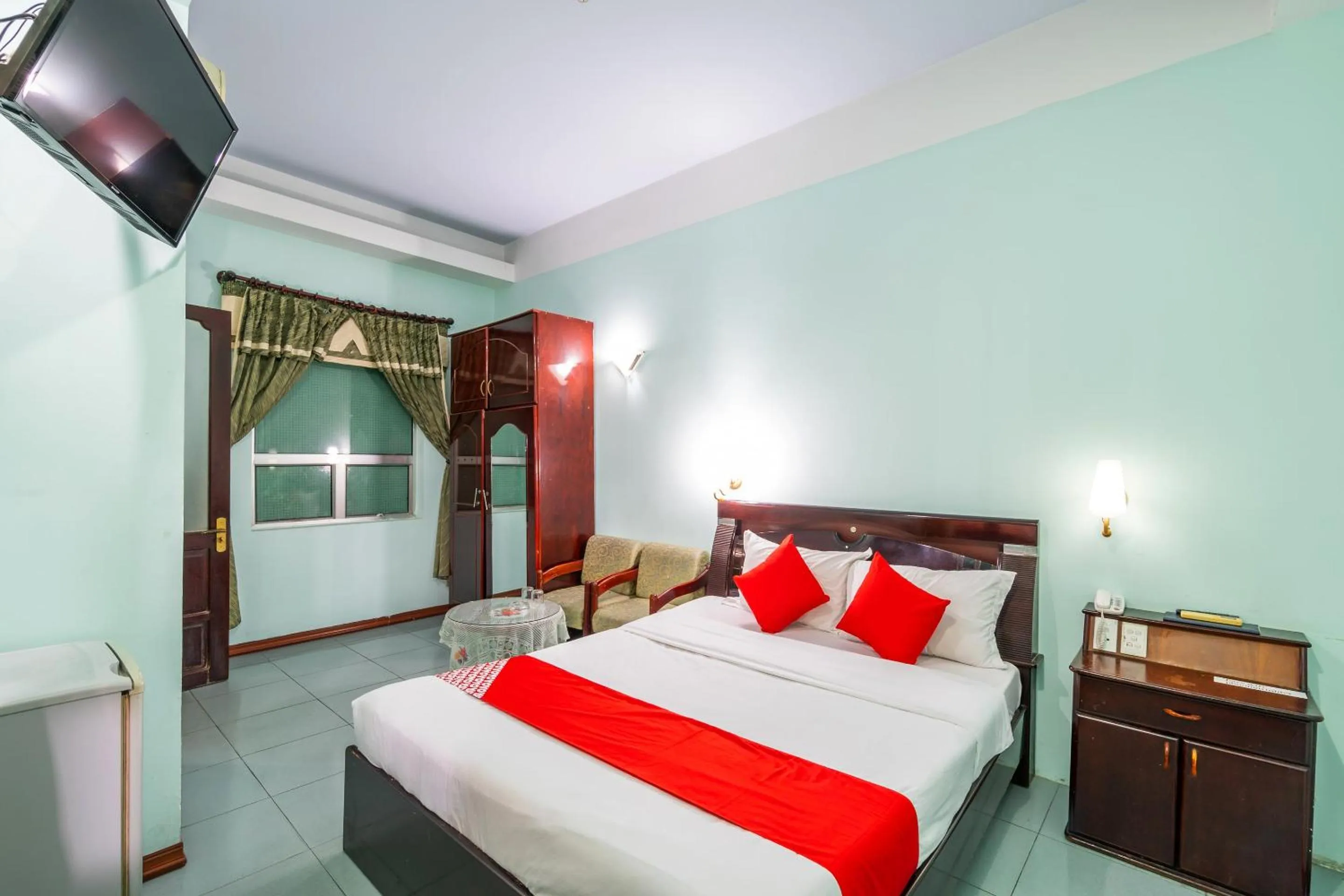 Standard Double Room in Super OYO 266 Golden Gate