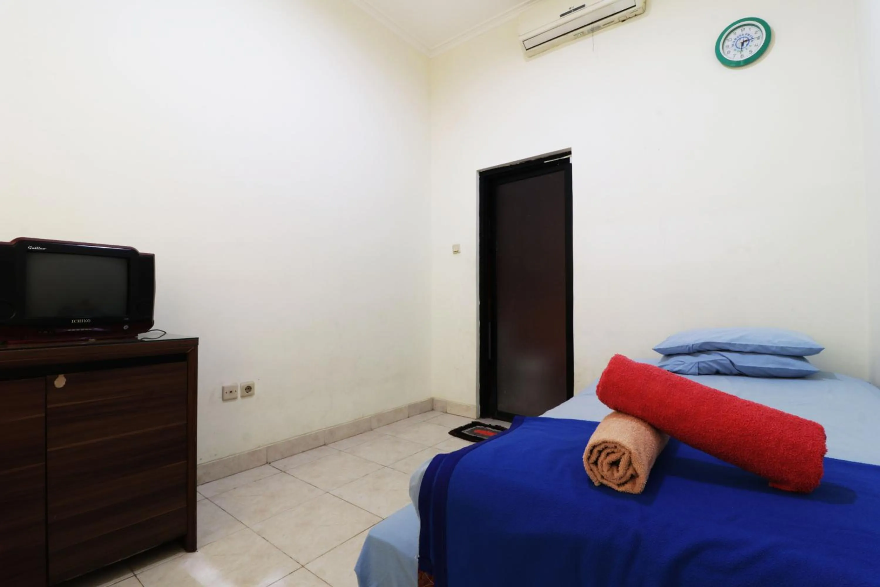 Standard Double Room in Penginapan Marsya Prima Syariah
