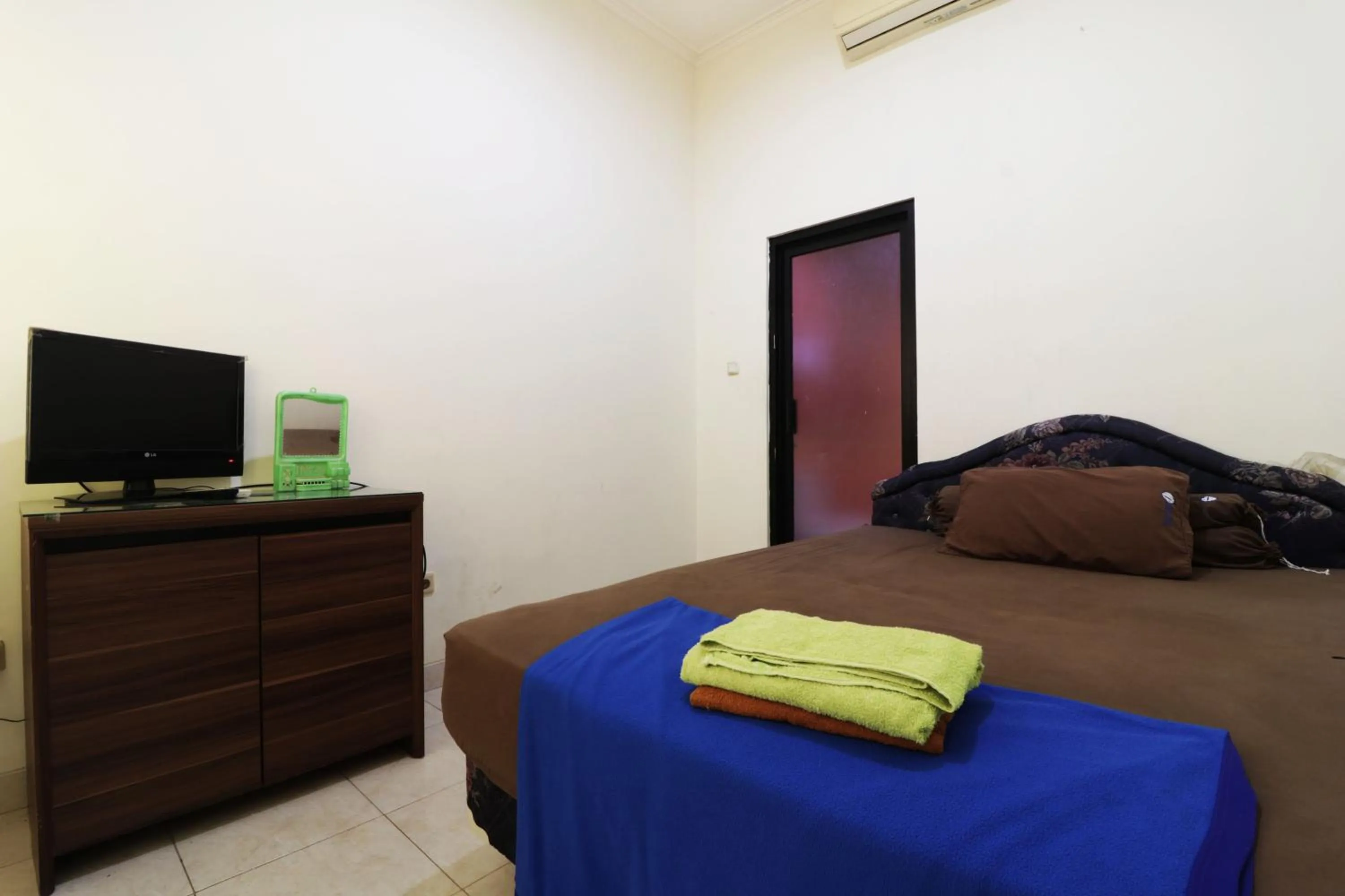 Superior Double Room in Penginapan Marsya Prima Syariah