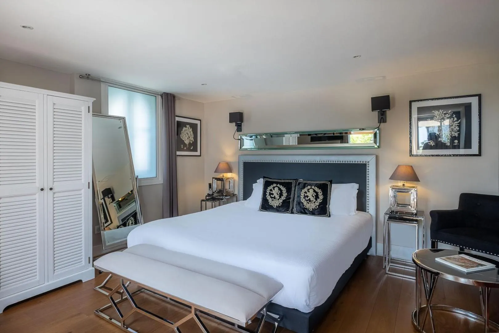 Jacuzzi Terrace Room with Park View in La Villa Mauresque