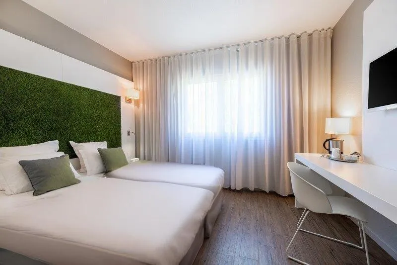 Twin Room Garrigue side in Hôtel Golf Fontcaude