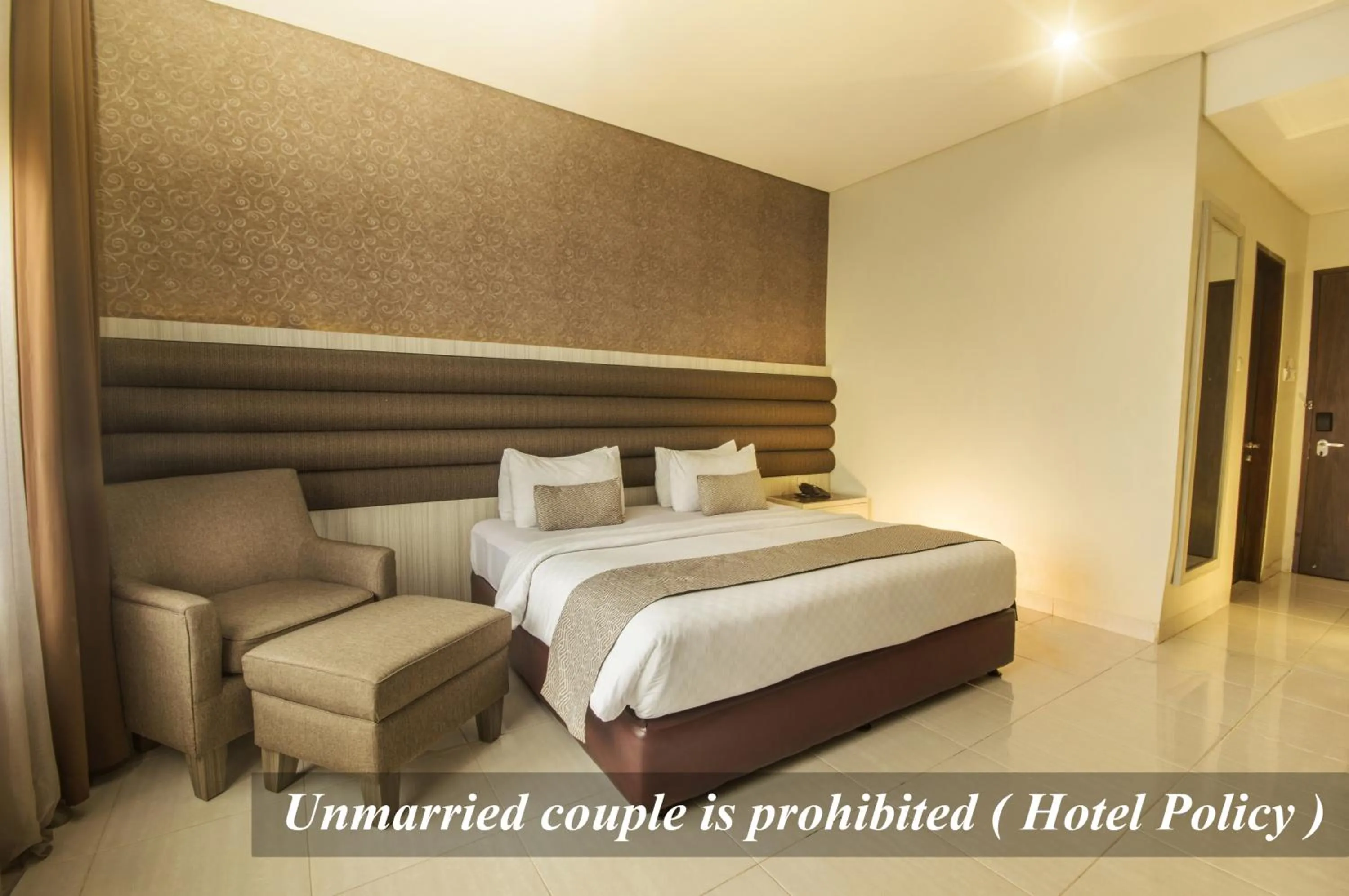 Deluxe Room in Hotel Gren Alia Jakarta