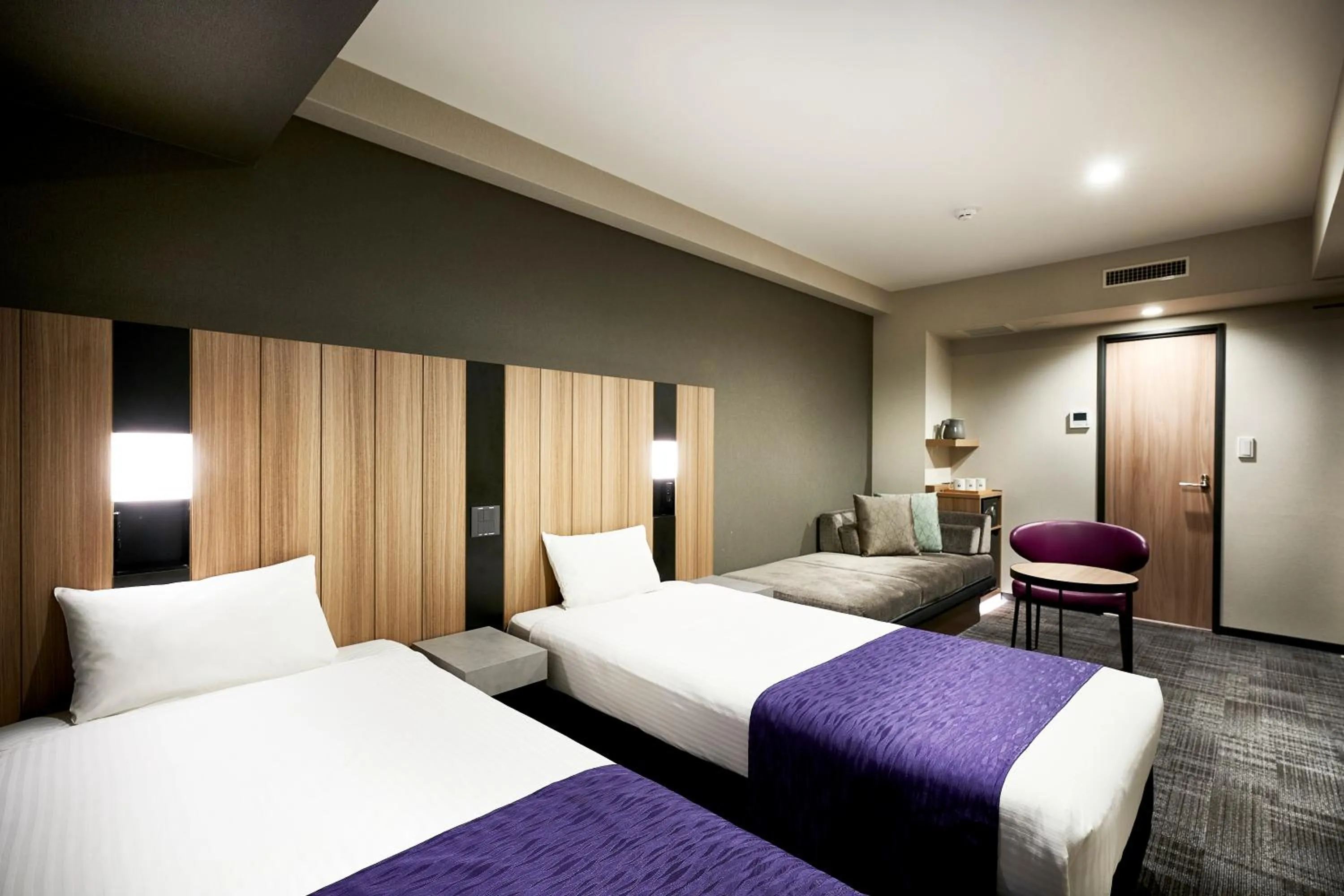 Deluxe Twin Room with Sofa Bed and Bath Tub in hotel MONday Kyoto Karasuma Nijo