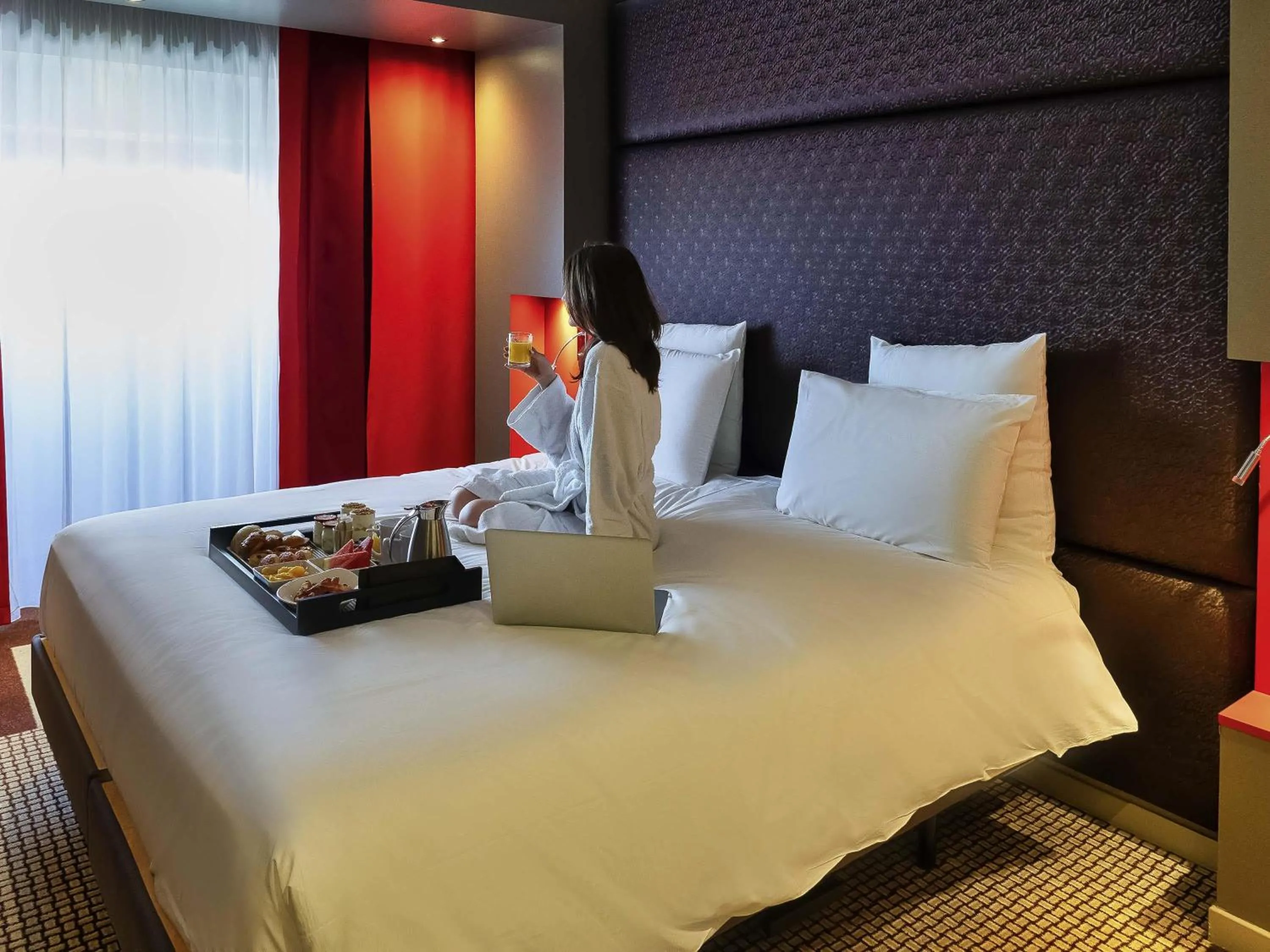 Privilege Double Room with Eiffel Tower or Sacré-Coeur View in Mercure Paris Montmartre Sacré Coeur